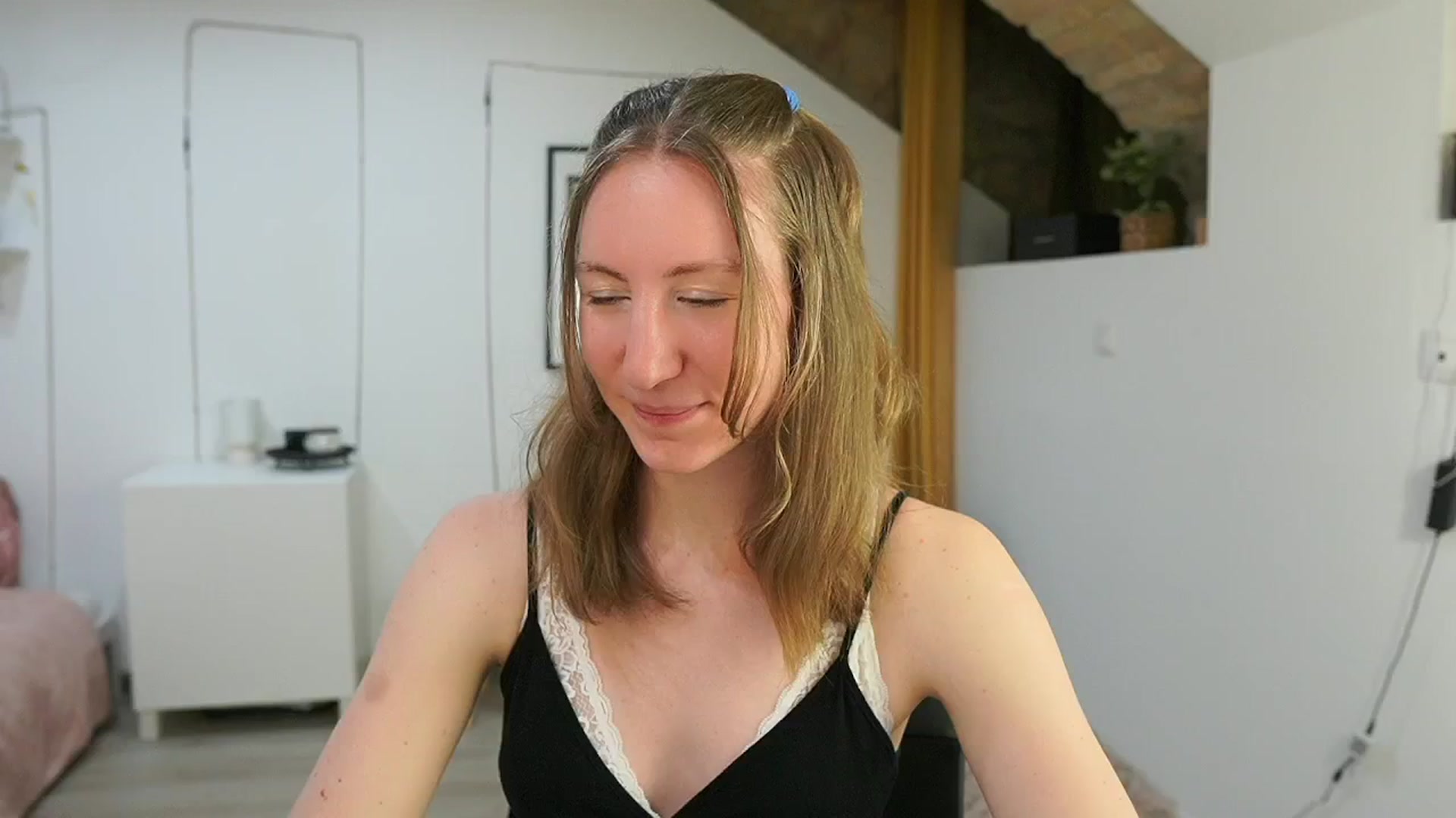 Gallery image thumbnail from Samantha_Snt's myfreecams stream on, 06/14/2024, 13:01 image 1 of 20