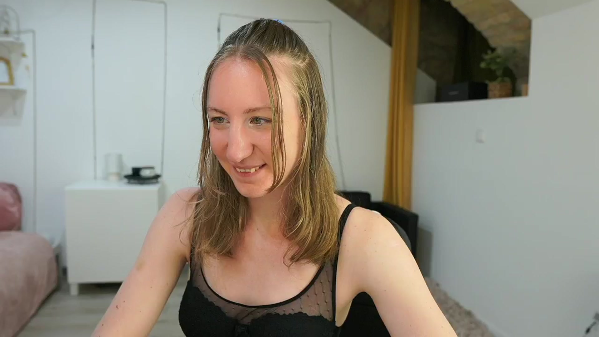 Gallery image thumbnail from Samantha_Snt's myfreecams stream on, 06/17/2024, 12:57 image 19 of 20