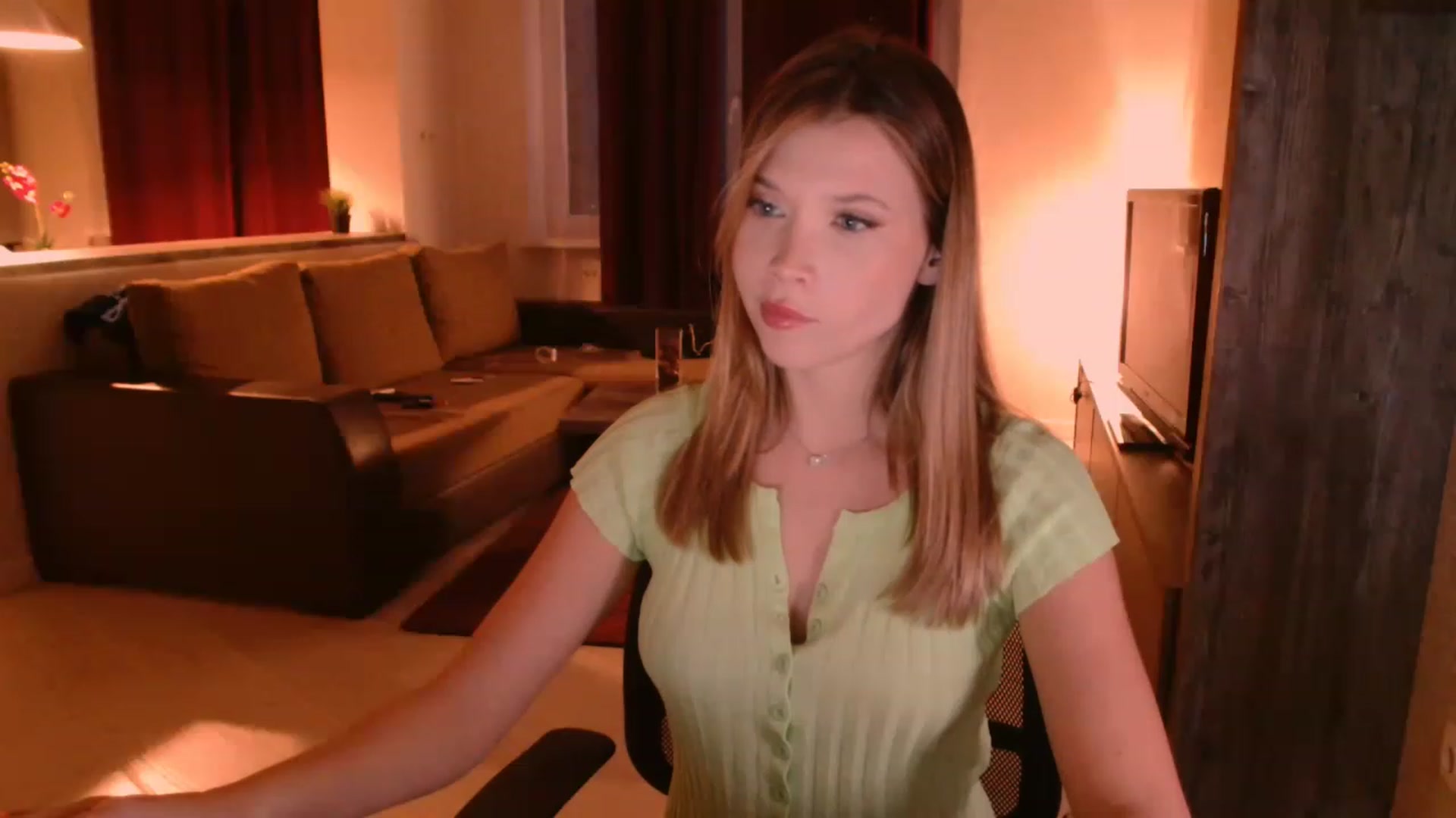 Gallery image thumbnail from SammiChi's myfreecams stream on, 06/03/2023, 24:01 image 16 of 20