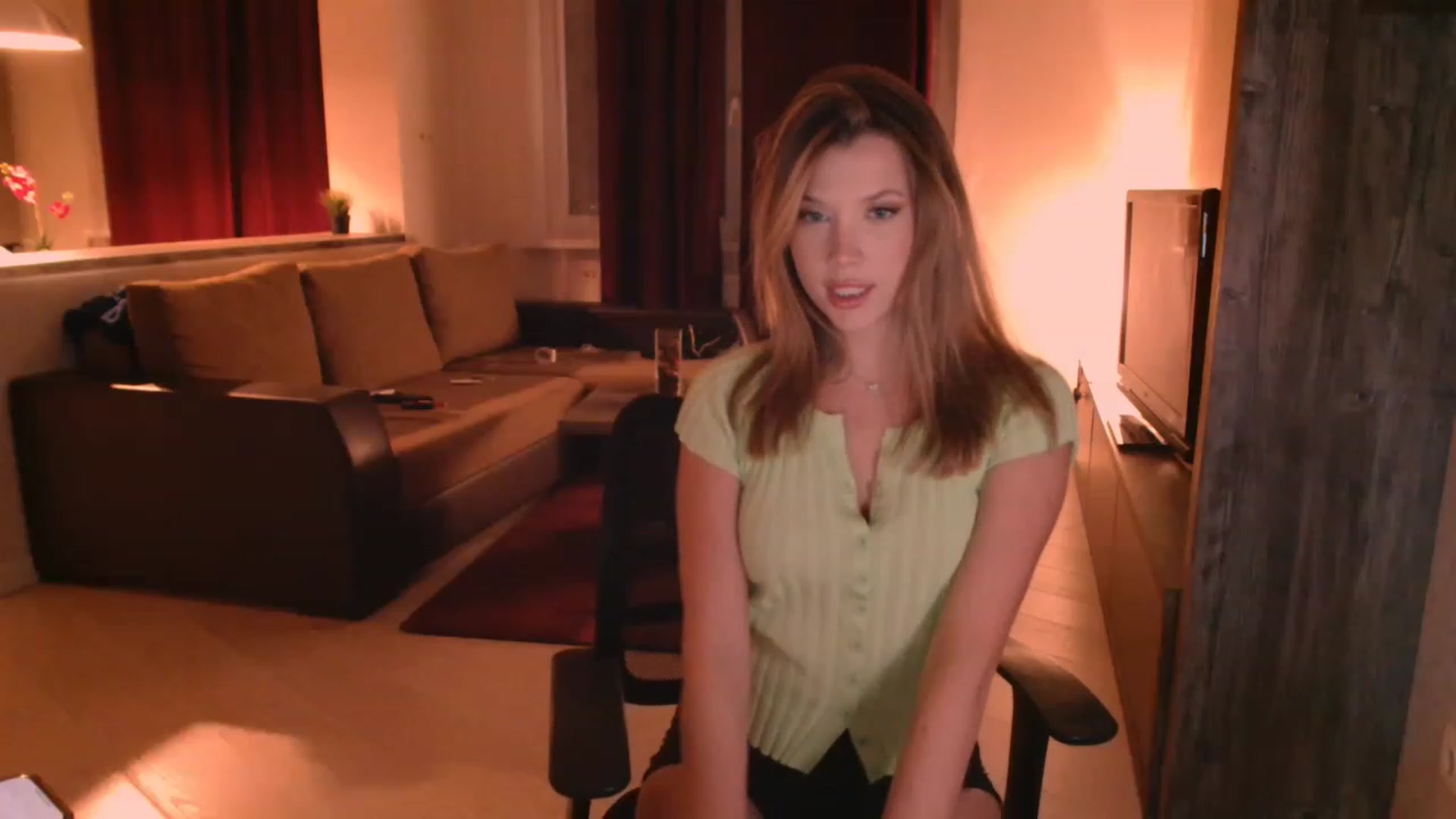 Gallery image thumbnail from SammiChi's myfreecams stream on, 06/03/2023, 01:08 image 6 of 20