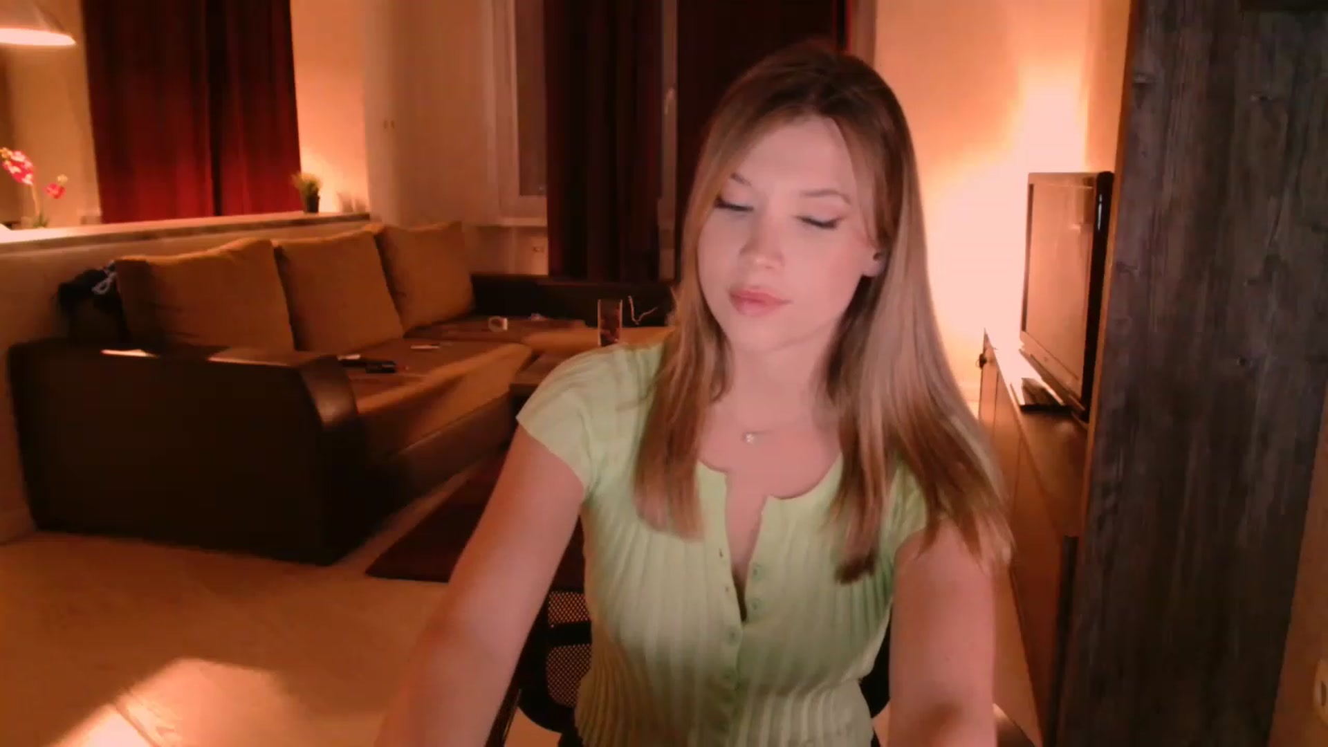 Gallery image thumbnail from SammiChi's myfreecams stream on, 06/03/2023, 01:08 image 10 of 20