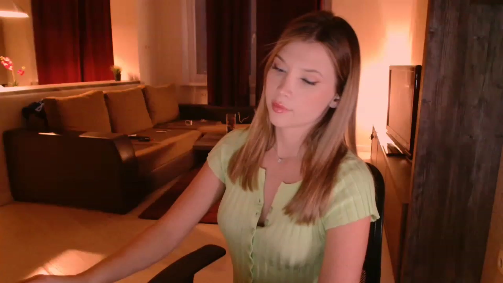 Gallery image thumbnail from SammiChi's myfreecams stream on, 06/03/2023, 01:08 image 14 of 20
