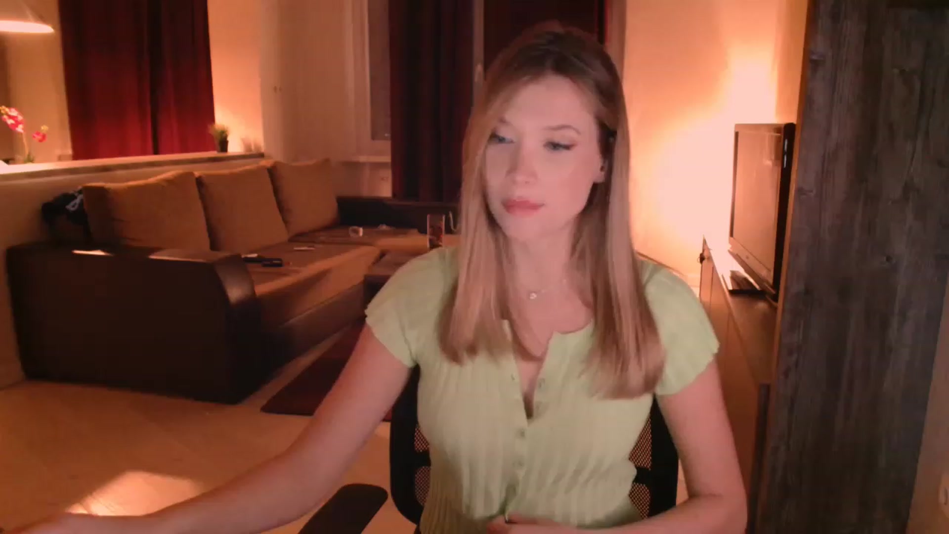 Gallery image thumbnail from SammiChi's myfreecams stream on, 06/03/2023, 01:08 image 8 of 20