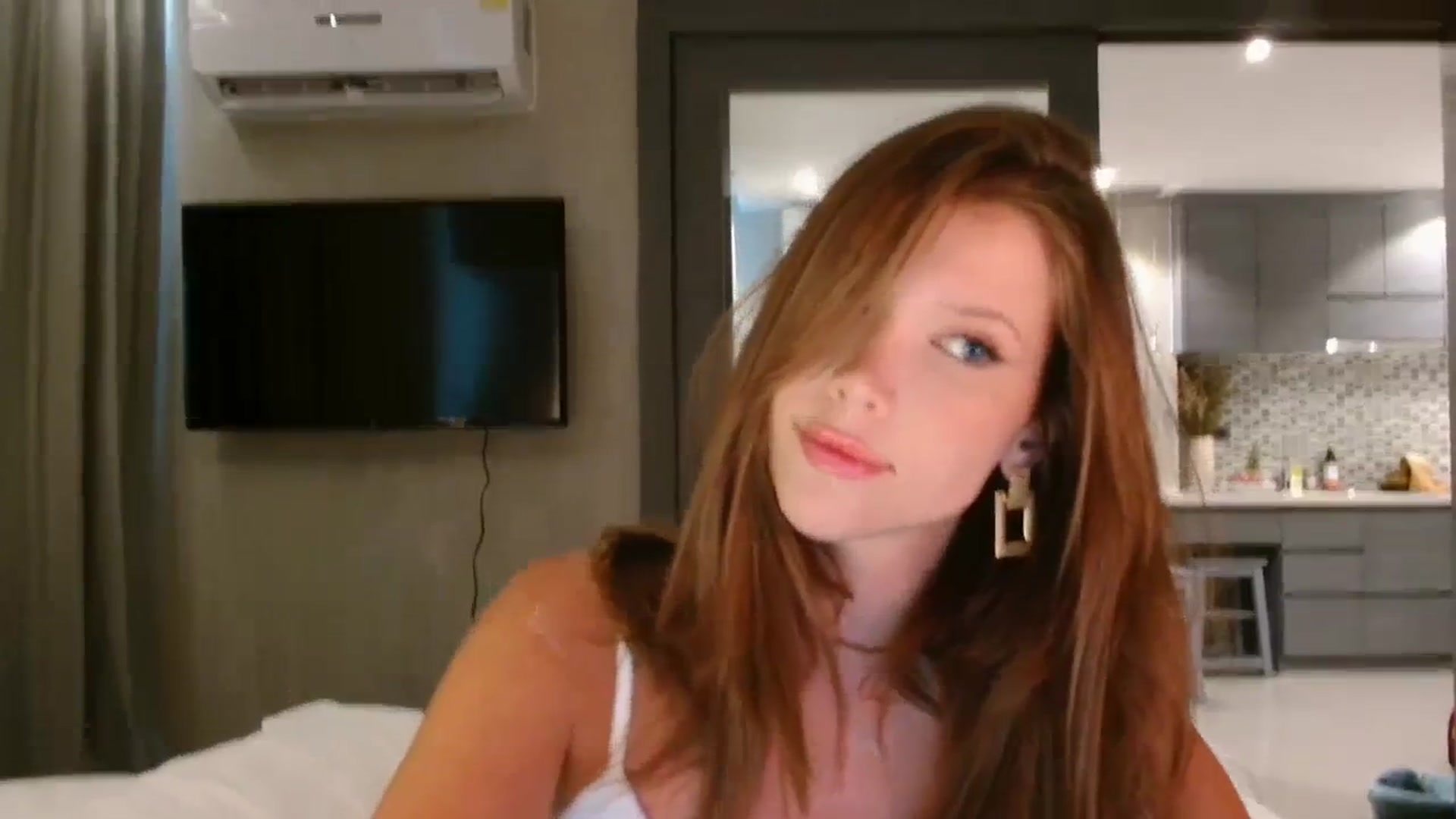 Gallery image thumbnail from SammiChi's myfreecams stream on, 08/05/2023, 05:20 image 3 of 20