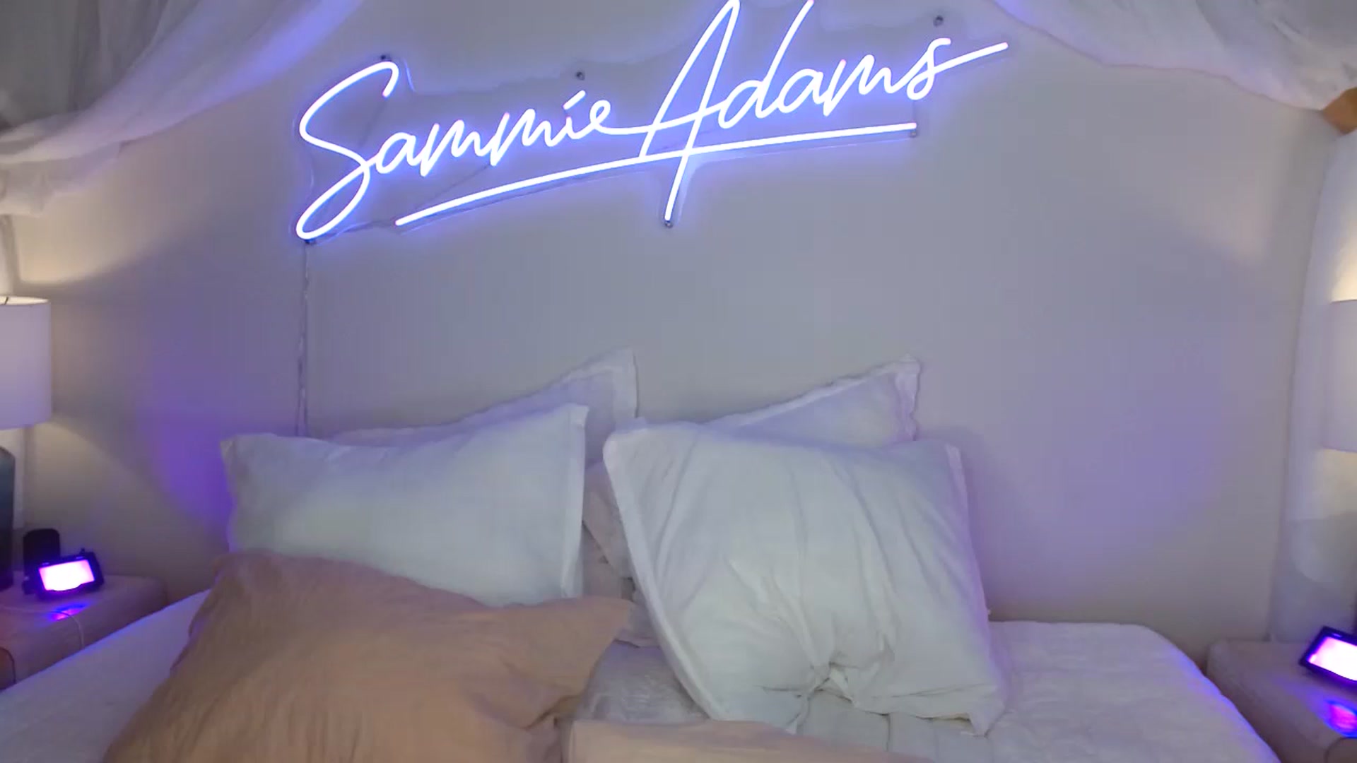 Gallery image thumbnail from SammieAdams's myfreecams stream on, 12/08/2023, 17:33 image 3 of 20