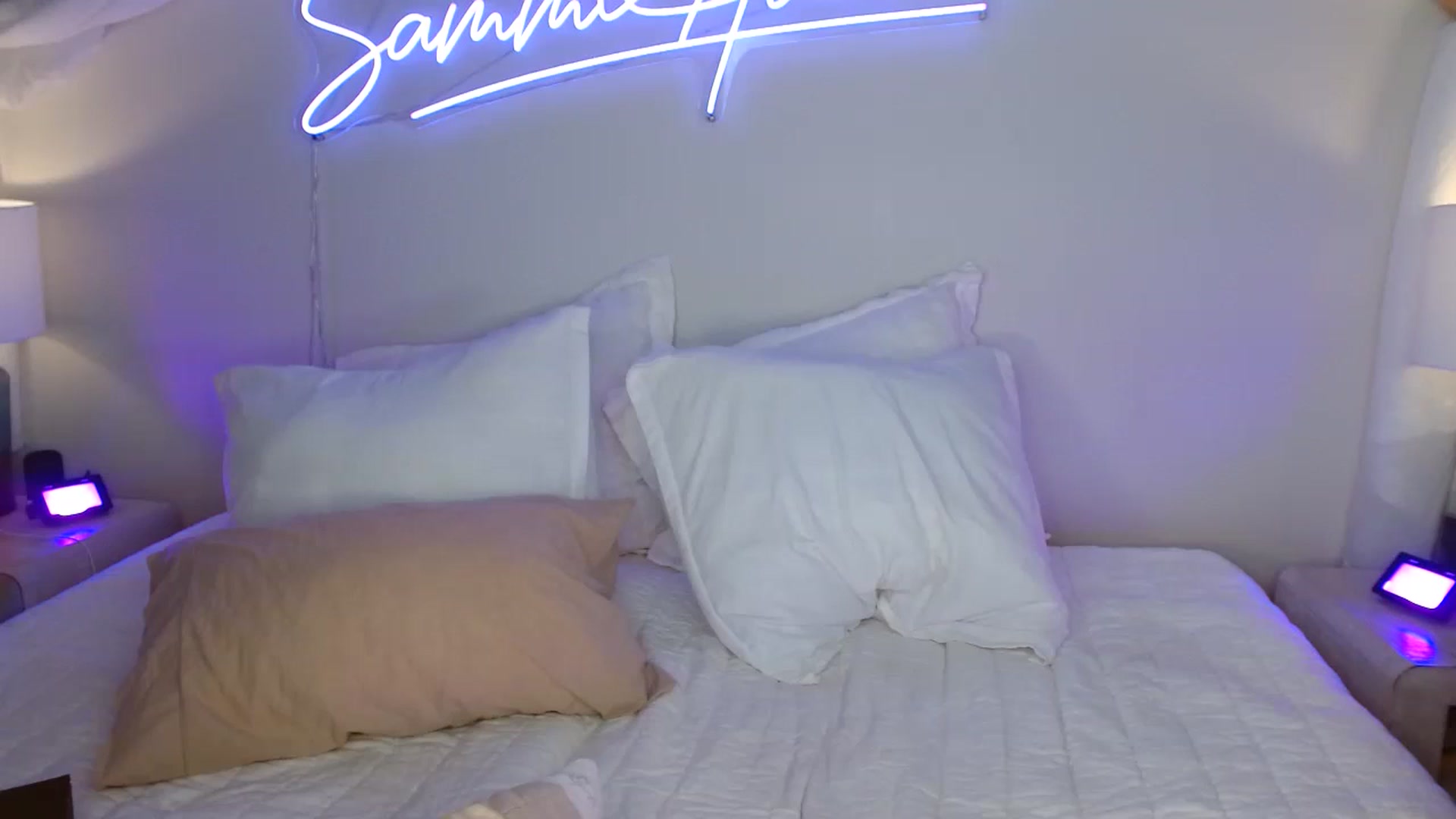 Gallery image thumbnail from SammieAdams's myfreecams stream on, 12/08/2023, 17:33 image 10 of 20