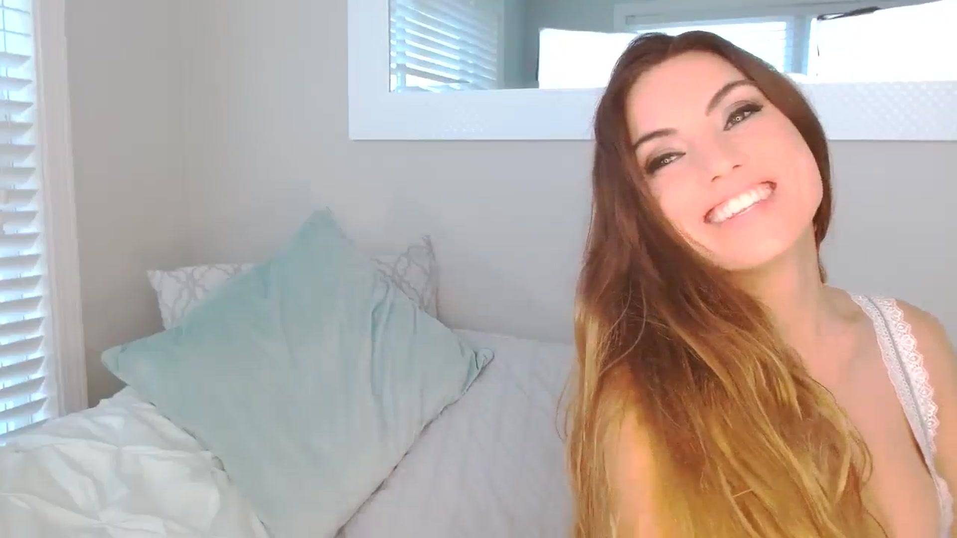 Gallery image thumbnail from SammieAdams's myfreecams stream on, 12/13/2023, 19:32 image 14 of 20