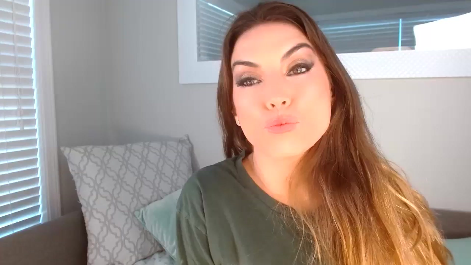 Gallery image thumbnail from SammieAdams's myfreecams stream on, 01/10/2024, 18:36 image 1 of 20