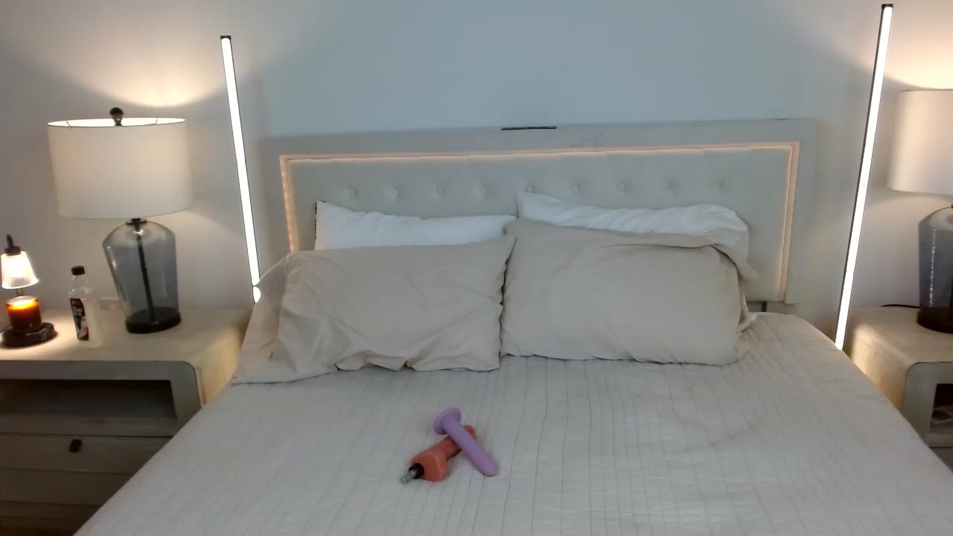 Gallery image thumbnail from SammieAdams's myfreecams stream on, 04/10/2026, 17:04 image 1 of 20