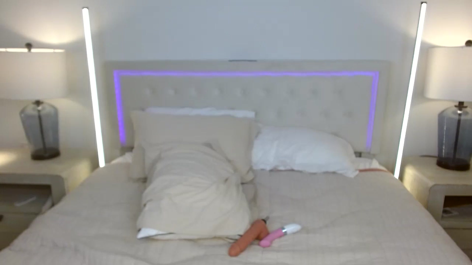 Gallery image thumbnail from SammieAdams's myfreecams stream on, 04/24/2026, 21:24 image 17 of 20