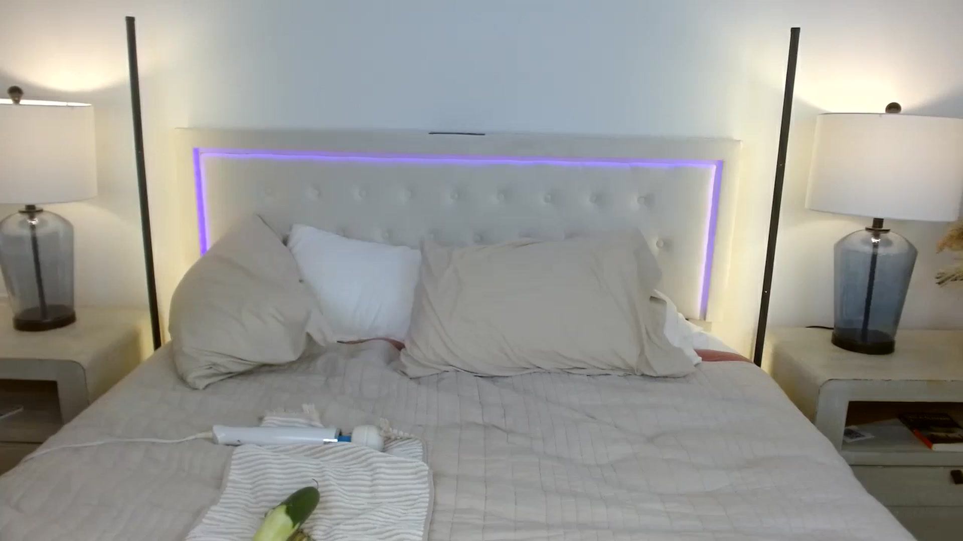 Gallery image thumbnail from SammieAdams's myfreecams stream on, 04/28/2026, 21:35 image 17 of 20