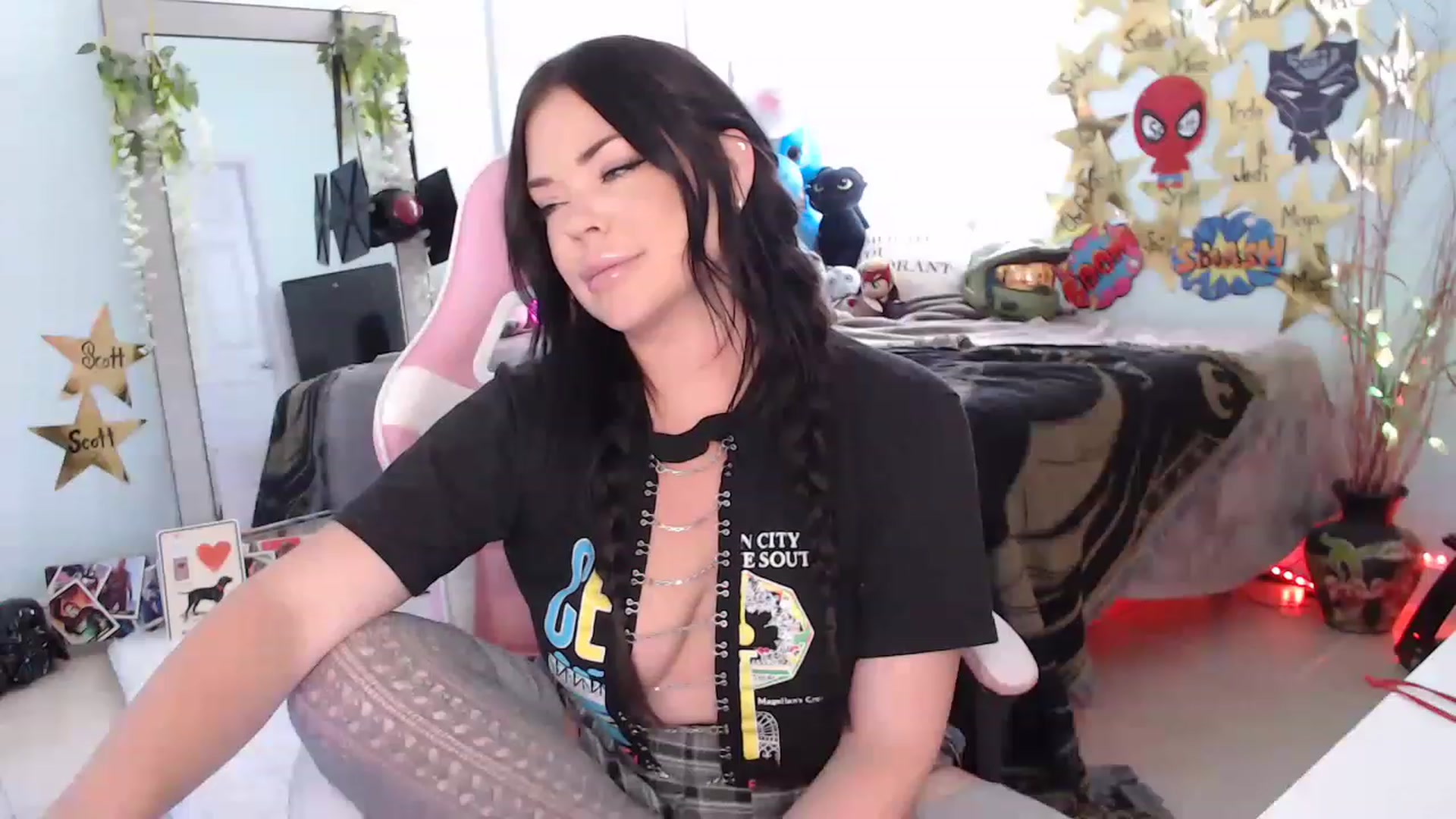 Gallery image thumbnail from Sammigrey_'s myfreecams stream on, 05/15/2023, 15:43 image 12 of 20