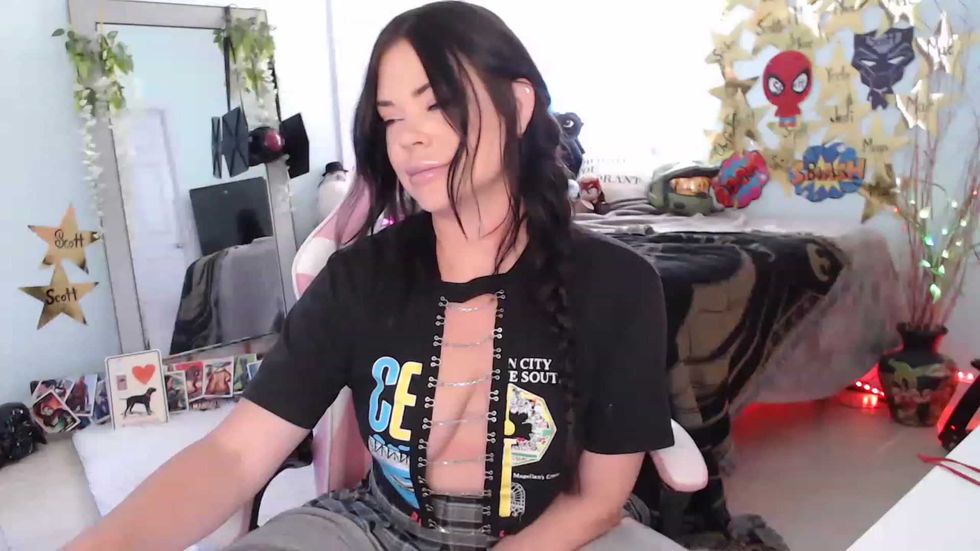 Gallery image thumbnail from Sammigrey_'s myfreecams stream on, 05/15/2023, 15:43 image 9 of 20