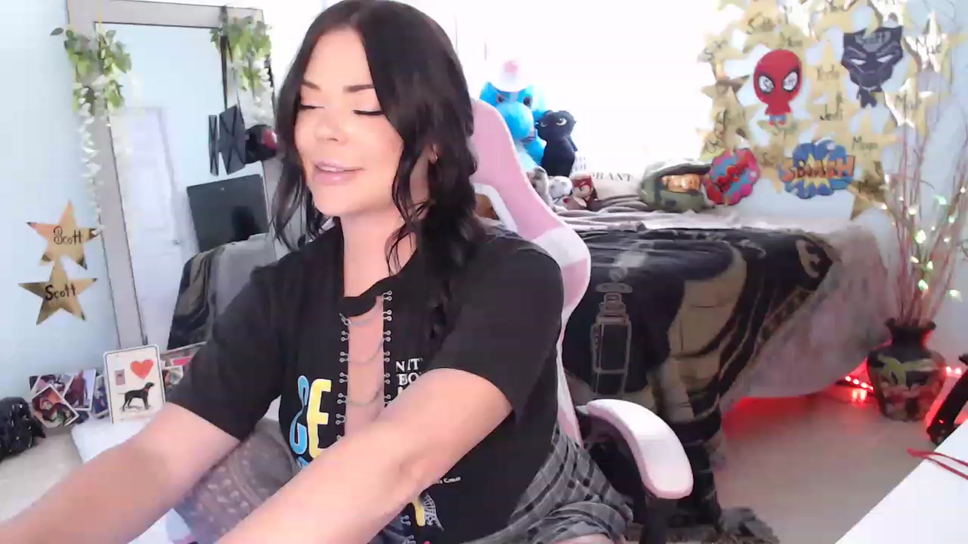 Gallery image thumbnail from Sammigrey_'s myfreecams stream on, 05/15/2023, 15:43 image 16 of 20