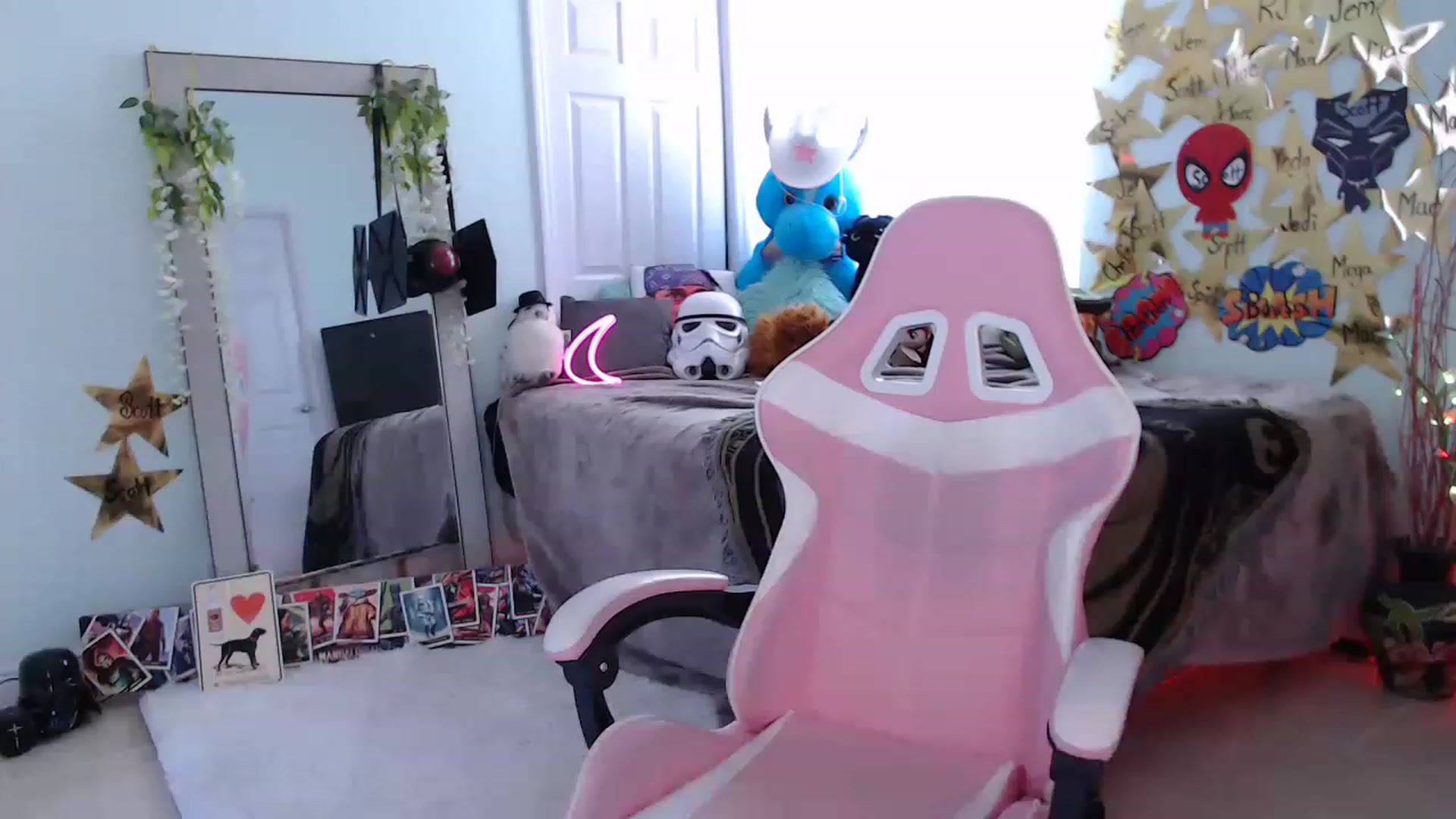 Gallery image thumbnail from Sammigrey_'s myfreecams stream on, 05/17/2023, 21:13 image 1 of 20