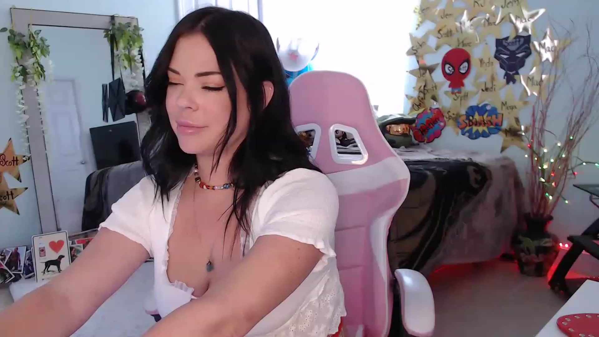 Gallery image thumbnail from Sammigrey_'s myfreecams stream on, 05/17/2023, 21:13 image 18 of 20