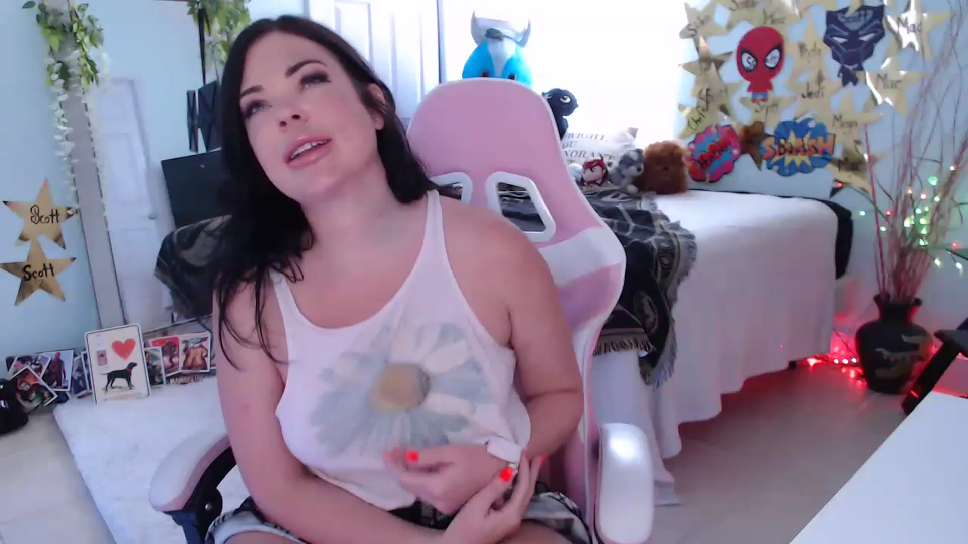 Gallery image thumbnail from Sammigrey_'s myfreecams stream on, 05/25/2023, 16:33 image 13 of 20