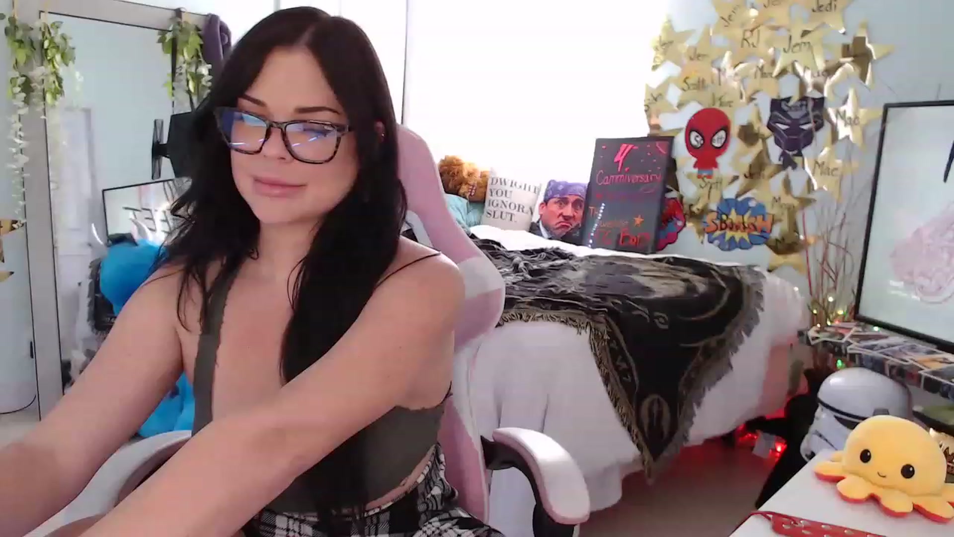 Gallery image thumbnail from Sammigrey_'s myfreecams stream on, 06/07/2023, 18:03 image 7 of 20