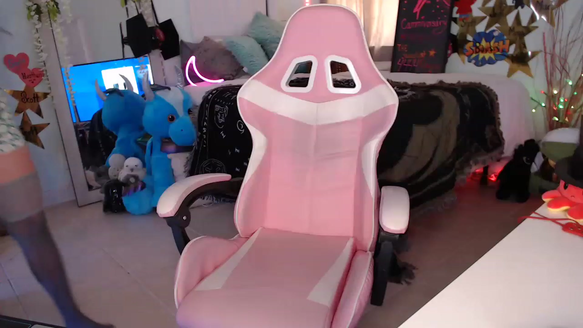 Gallery image thumbnail from Sammigrey_'s myfreecams stream on, 06/14/2023, 19:44 image 10 of 20