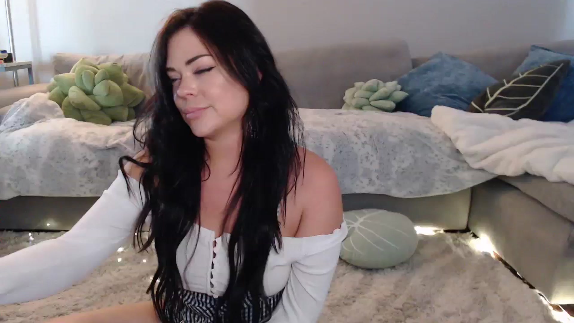 Gallery image thumbnail from Sammigrey_'s myfreecams stream on, 10/13/2023, 18:20 image 9 of 20