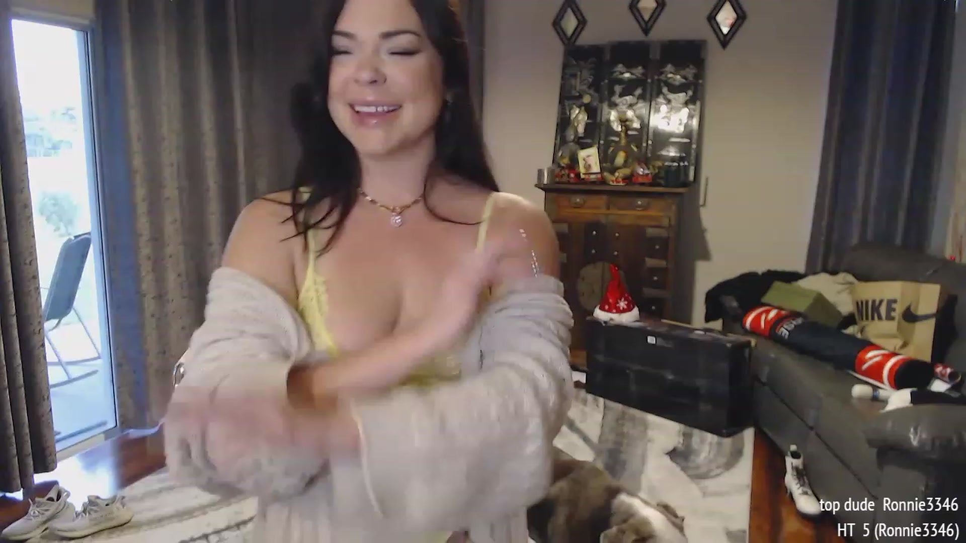 Gallery image thumbnail from Sammigrey_'s myfreecams stream on, 01/06/2024, 16:13 image 10 of 20