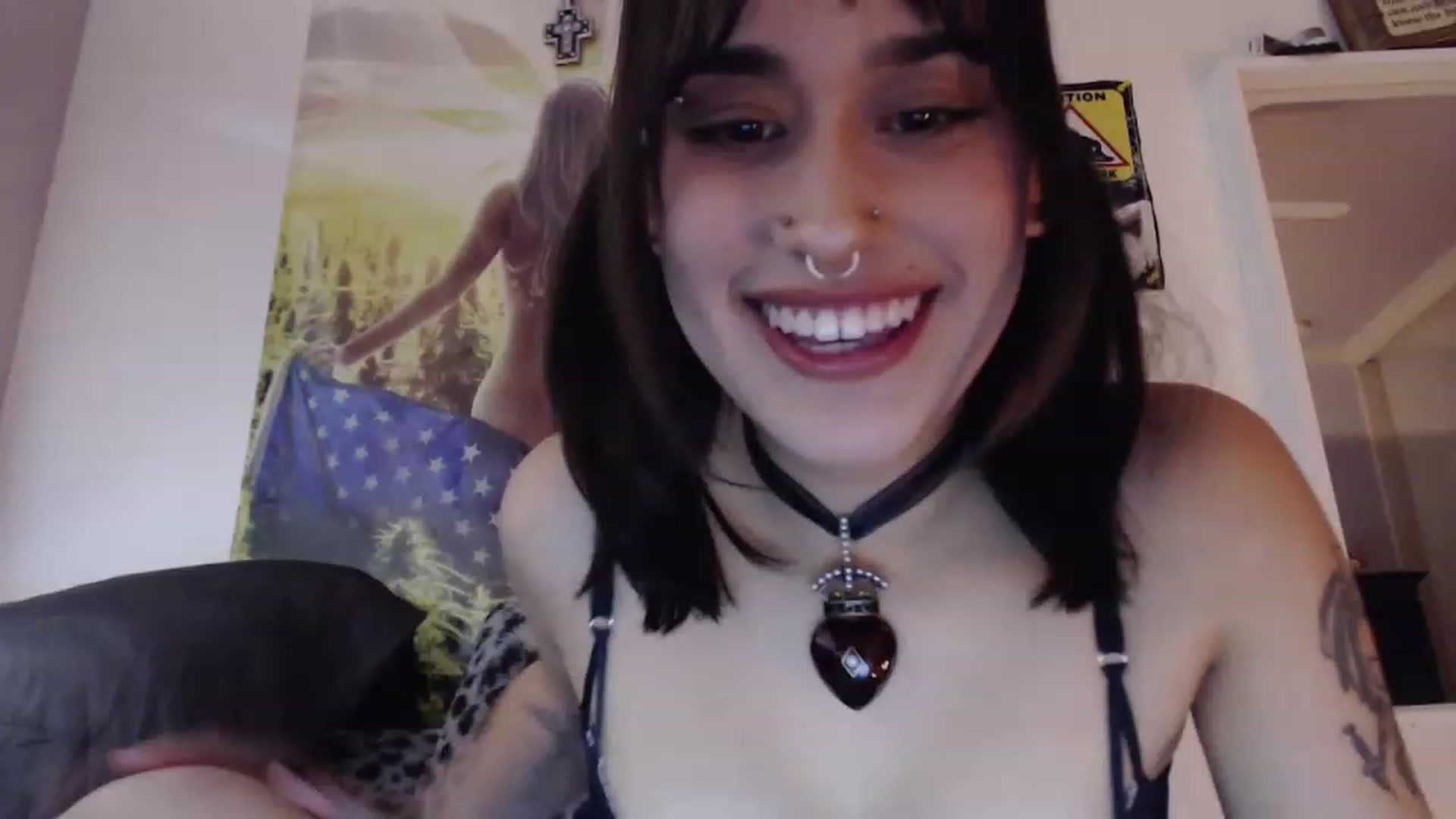 Gallery image thumbnail from Sammxxxx3's myfreecams stream on, 12/15/2022, 22:46 image 14 of 20