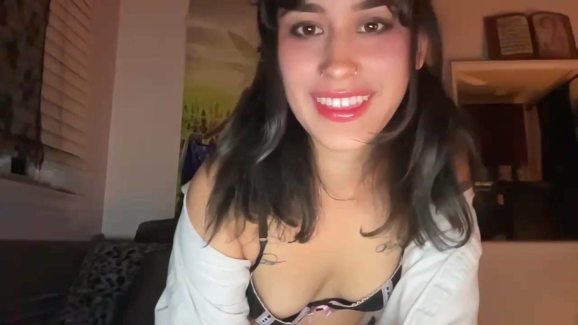 Gallery image thumbnail from Sammxxxx3's myfreecams stream on, 05/12/2023, 07:07 image 2 of 20