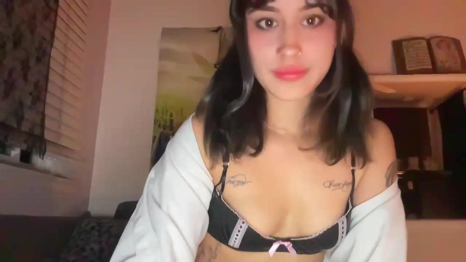 Gallery image thumbnail from Sammxxxx3's myfreecams stream on, 05/12/2023, 07:07 image 5 of 20