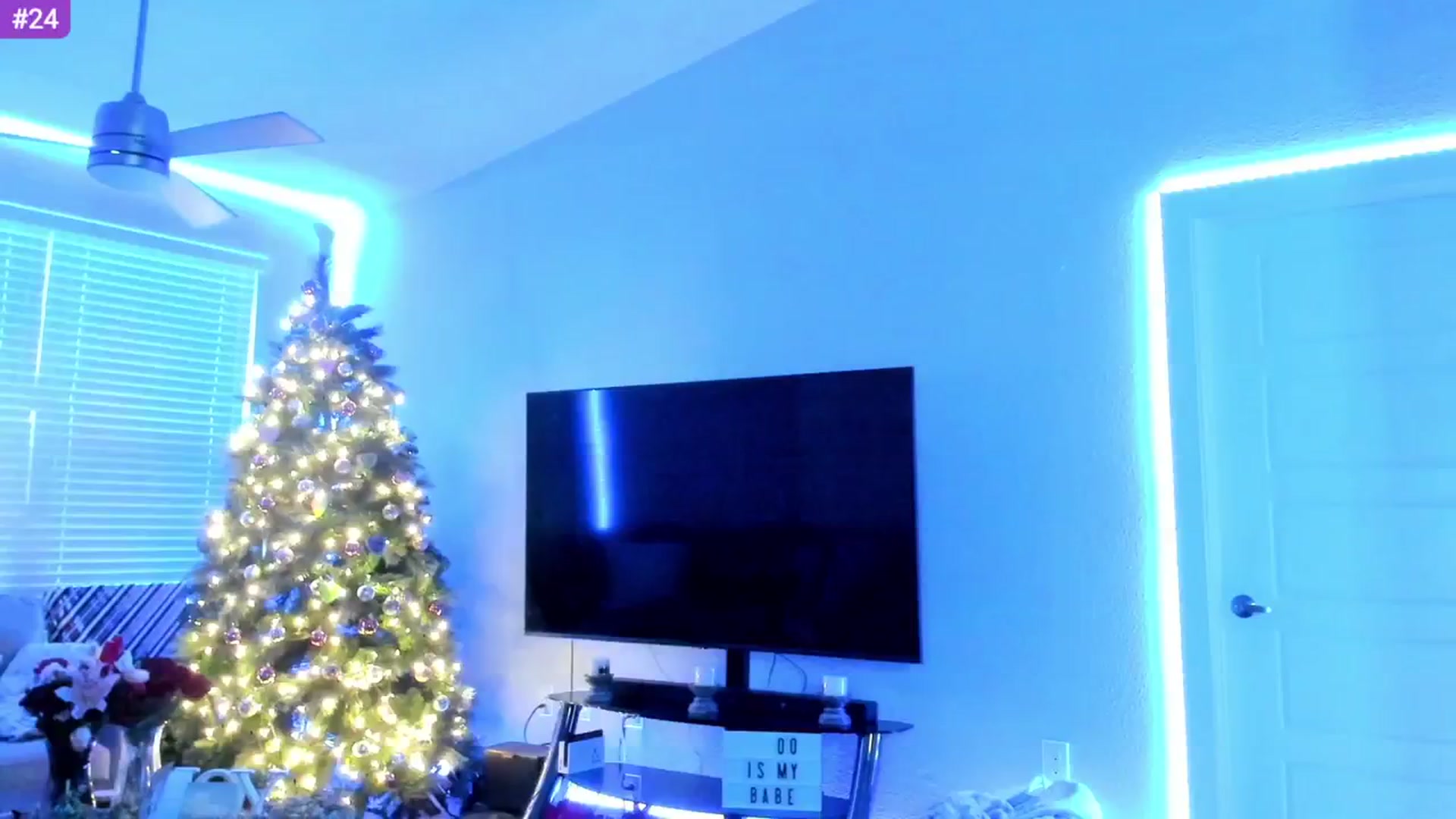 Gallery image thumbnail from Sammy_gray's myfreecams stream on, 02/22/2024, 01:35 image 6 of 20