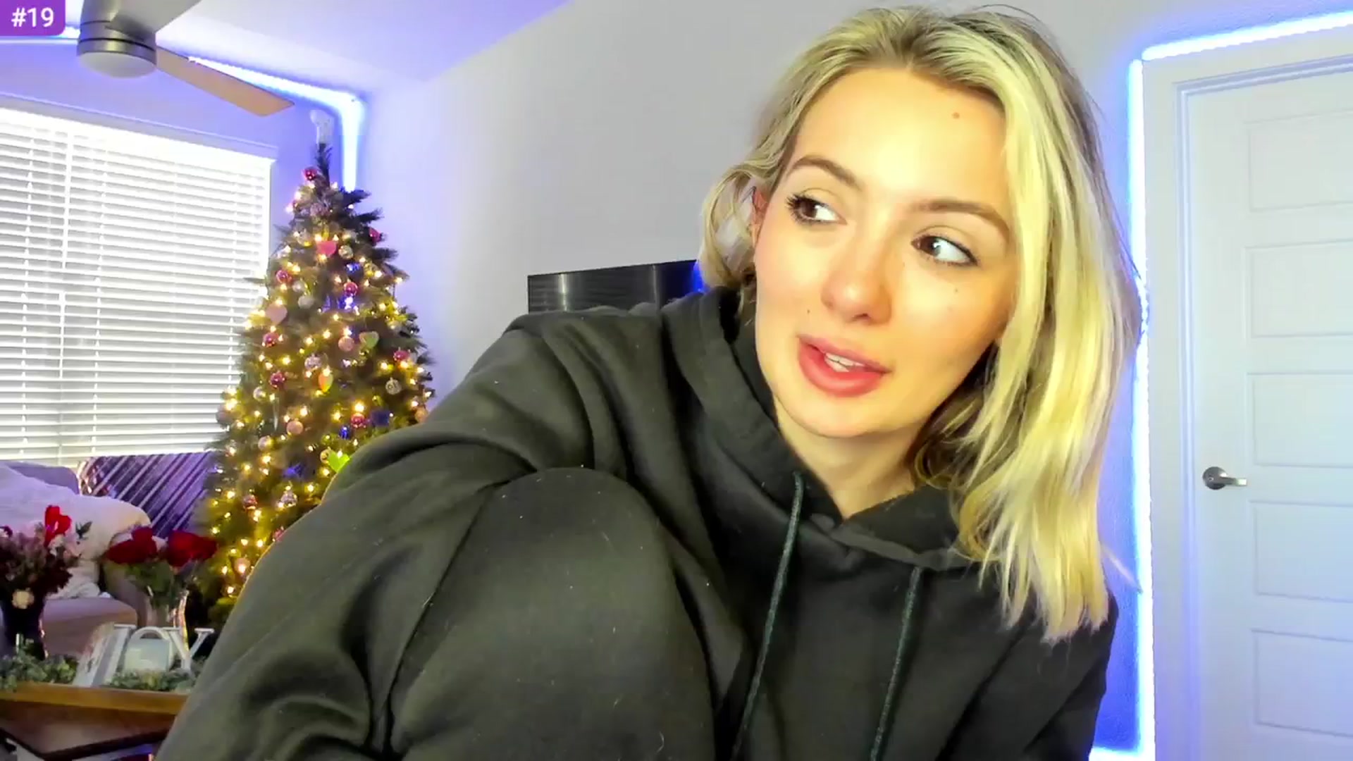 Gallery image thumbnail from Sammy_gray's myfreecams stream on, 02/27/2024, 23:34 image 19 of 20