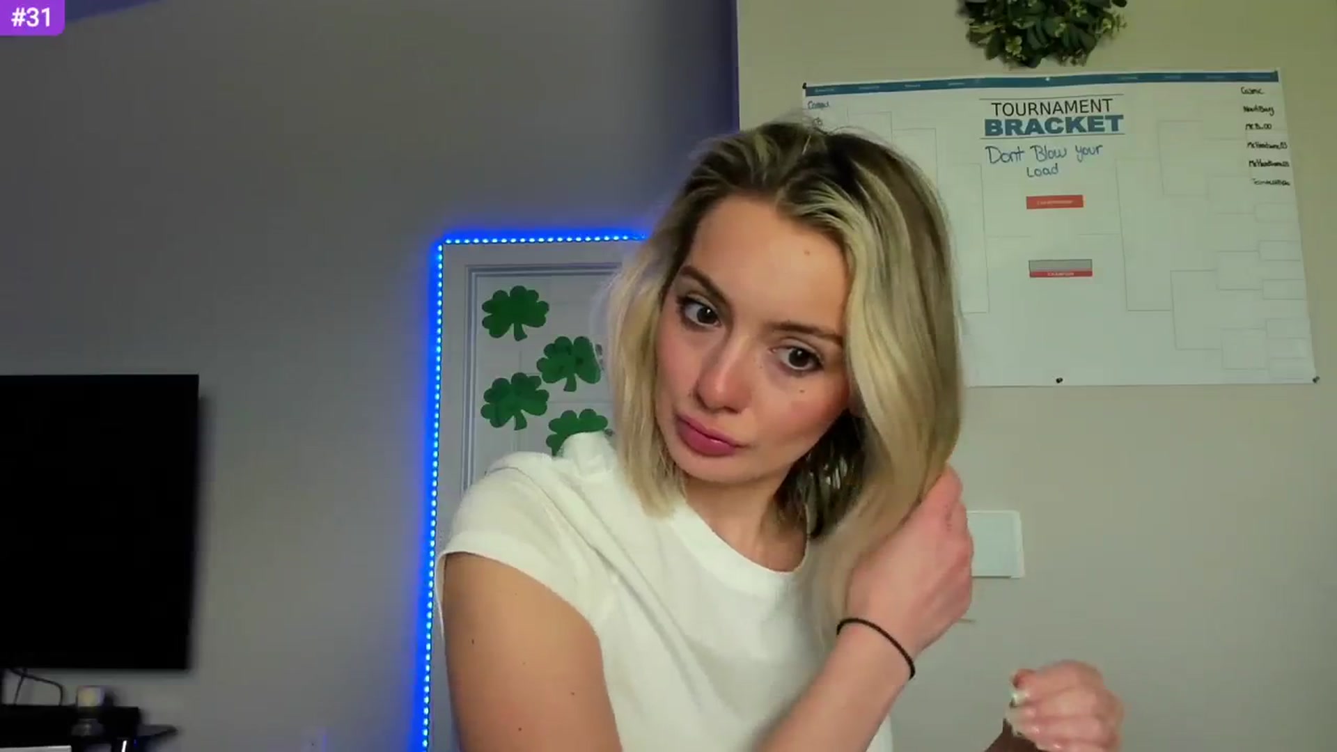 Gallery image thumbnail from Sammy_gray's myfreecams stream on, 03/07/2024, 24:10 image 12 of 20