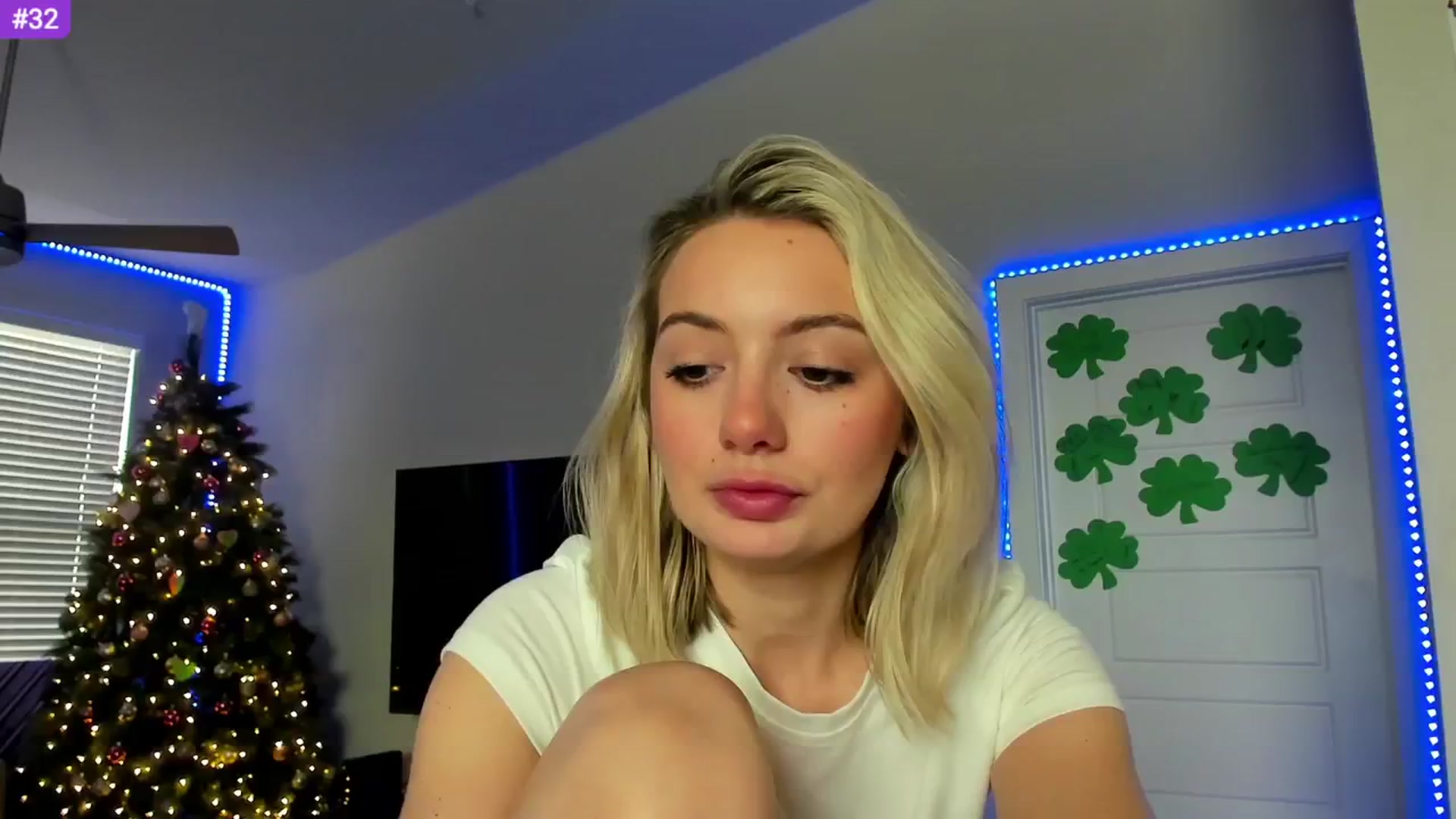 Gallery image thumbnail from Sammy_gray's myfreecams stream on, 03/07/2024, 24:10 image 1 of 20