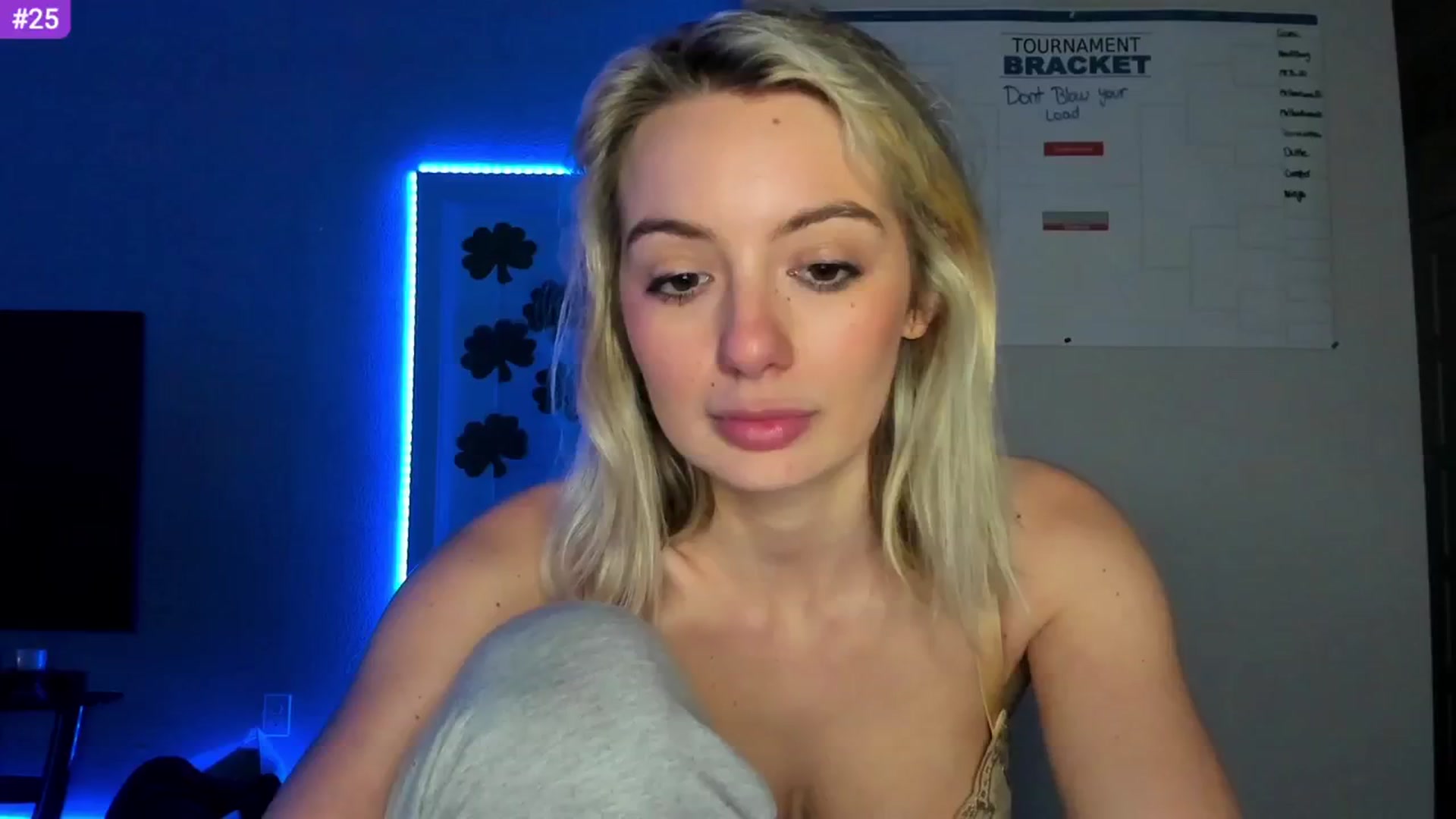 Gallery image thumbnail from Sammy_gray's myfreecams stream on, 03/08/2024, 04:31 image 15 of 20