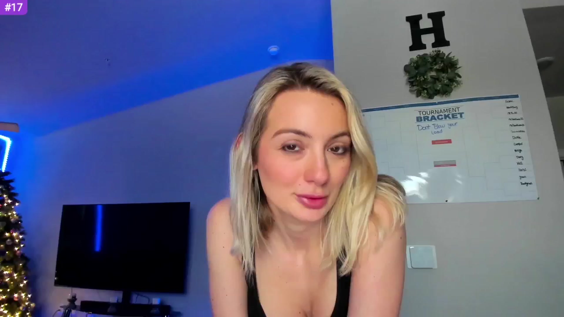 Gallery image thumbnail from Sammy_gray's myfreecams stream on, 03/12/2024, 24:58 image 9 of 20