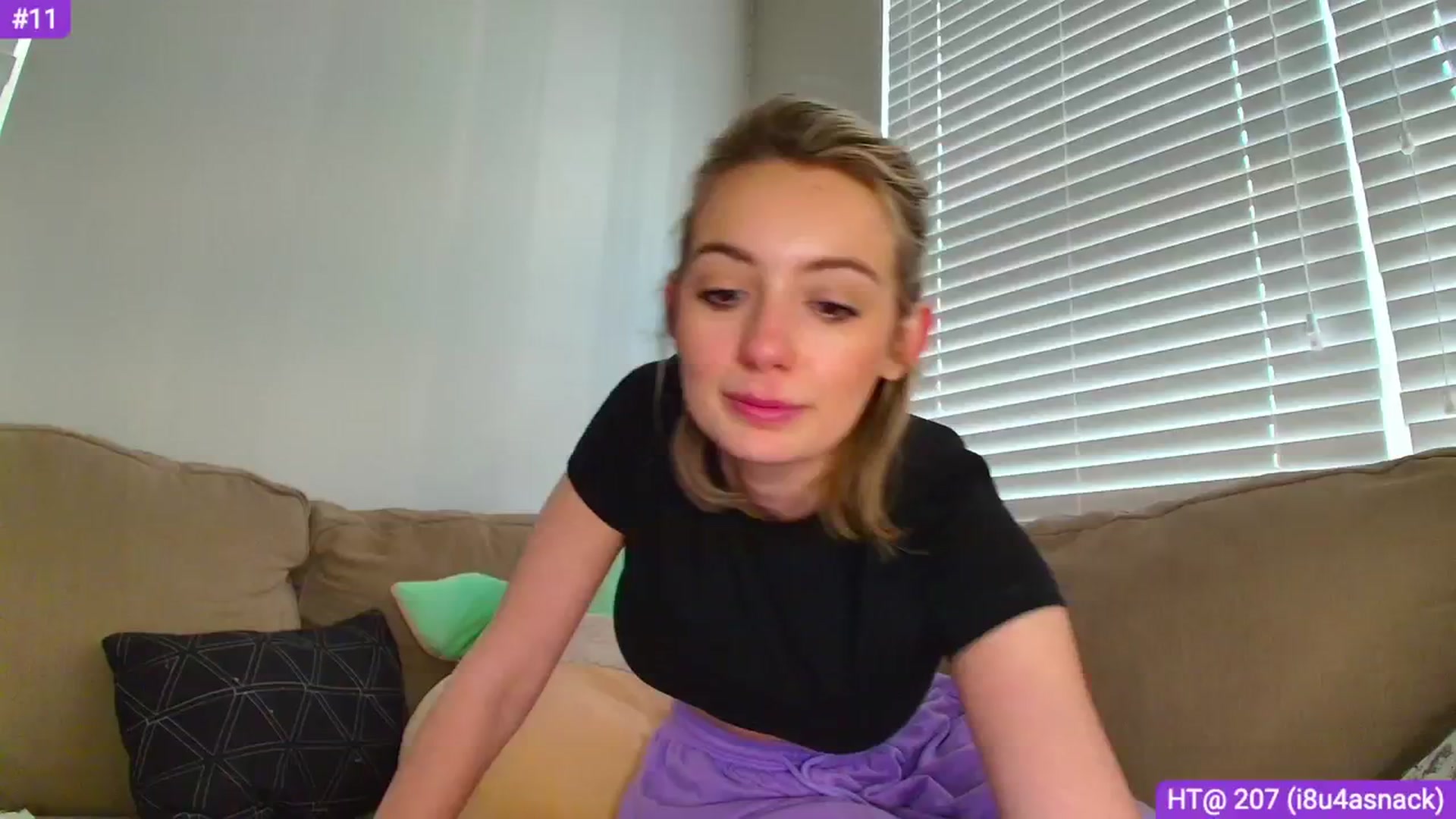 Gallery image thumbnail from Sammy_gray's myfreecams stream on, 03/21/2024, 24:03 image 13 of 20