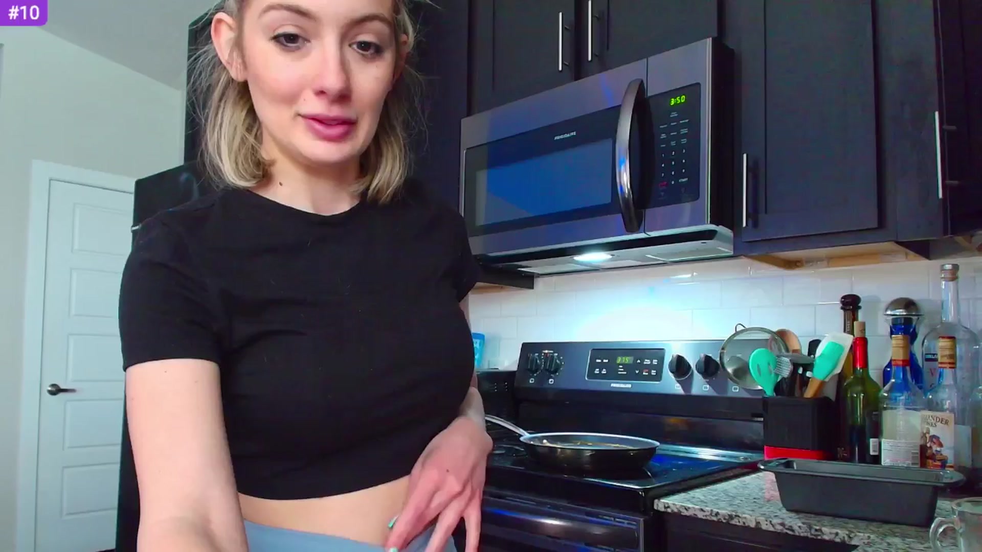 Gallery image thumbnail from Sammy_gray's myfreecams stream on, 03/25/2024, 23:37 image 3 of 20