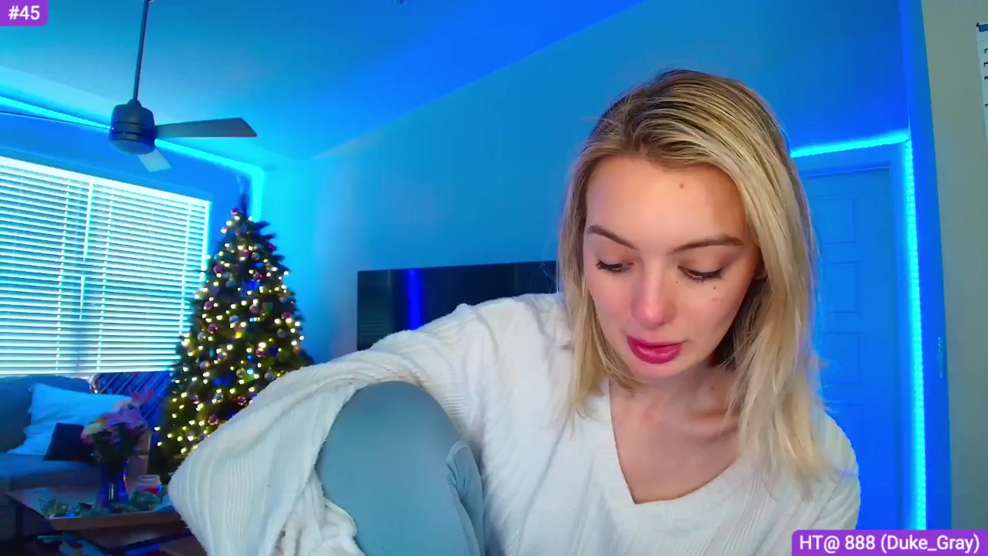 Gallery image thumbnail from Sammy_gray's myfreecams stream on, 04/03/2024, 24:28 image 2 of 20