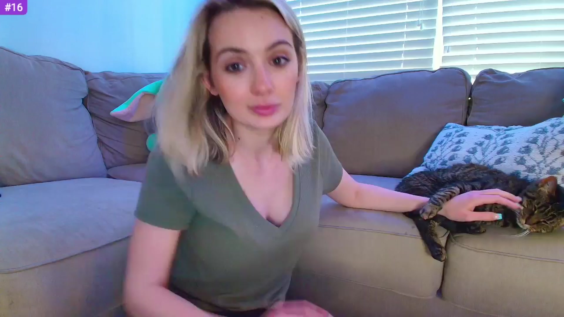 Gallery image thumbnail from Sammy_gray's myfreecams stream on, 04/10/2024, 24:01 image 14 of 20