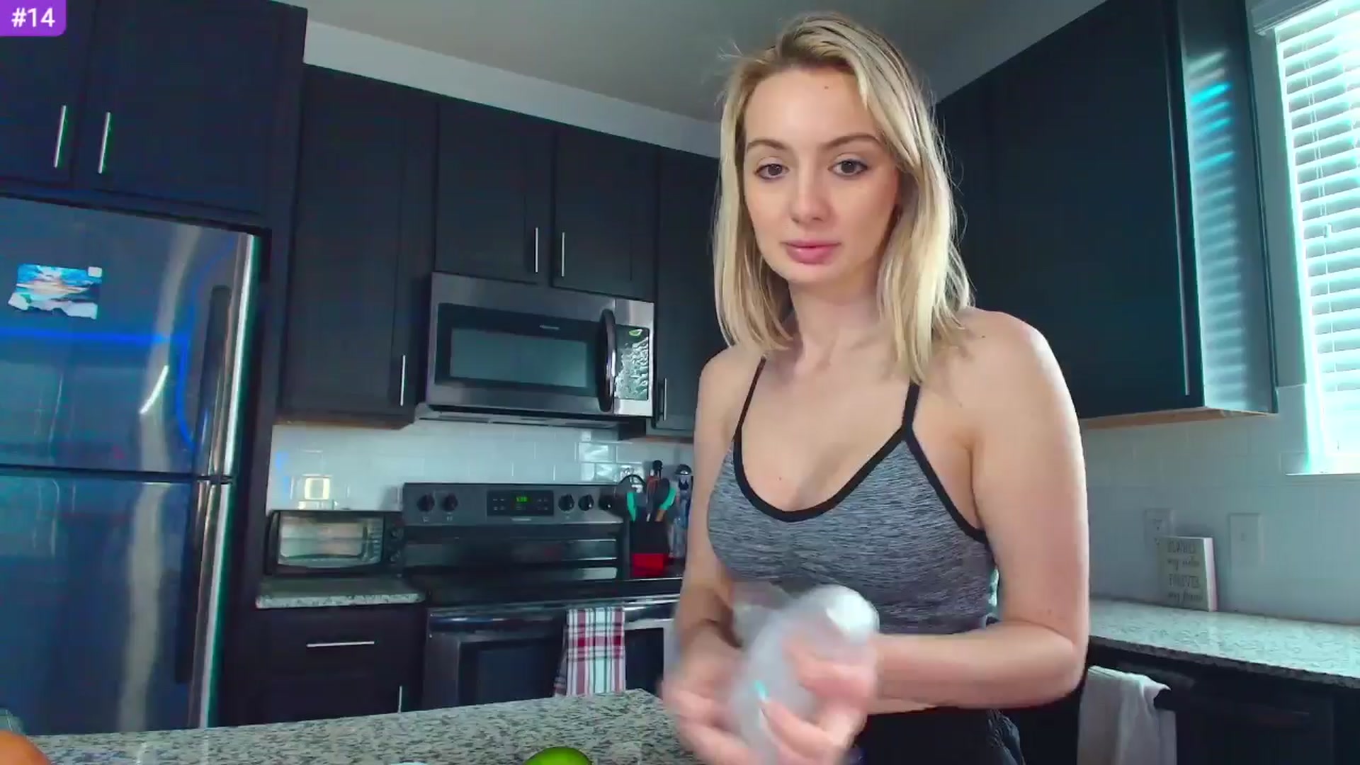 Gallery image thumbnail from Sammy_gray's myfreecams stream on, 04/12/2024, 24:42 image 19 of 20