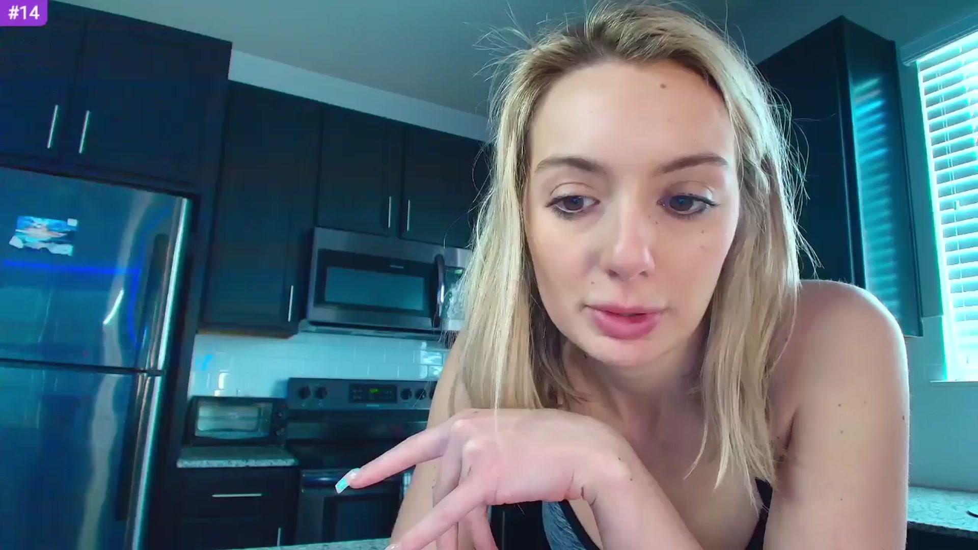 Gallery image thumbnail from Sammy_gray's myfreecams stream on, 04/12/2024, 24:42 image 15 of 20