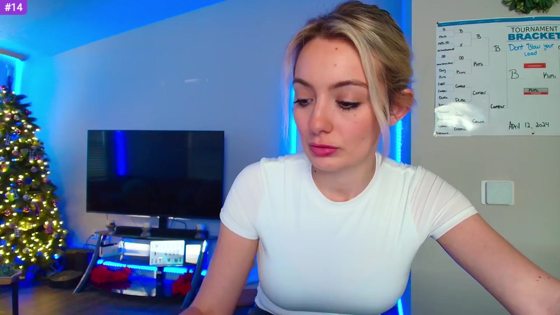 Gallery image thumbnail from Sammy_gray's myfreecams stream on, 04/14/2024, 24:02 image 20 of 20