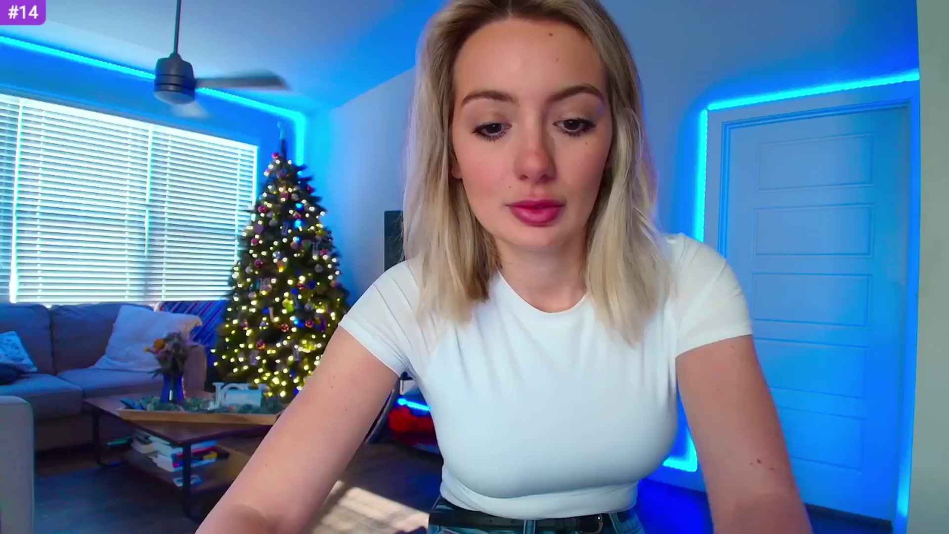 Gallery image thumbnail from Sammy_gray's myfreecams stream on, 04/14/2024, 24:02 image 16 of 20