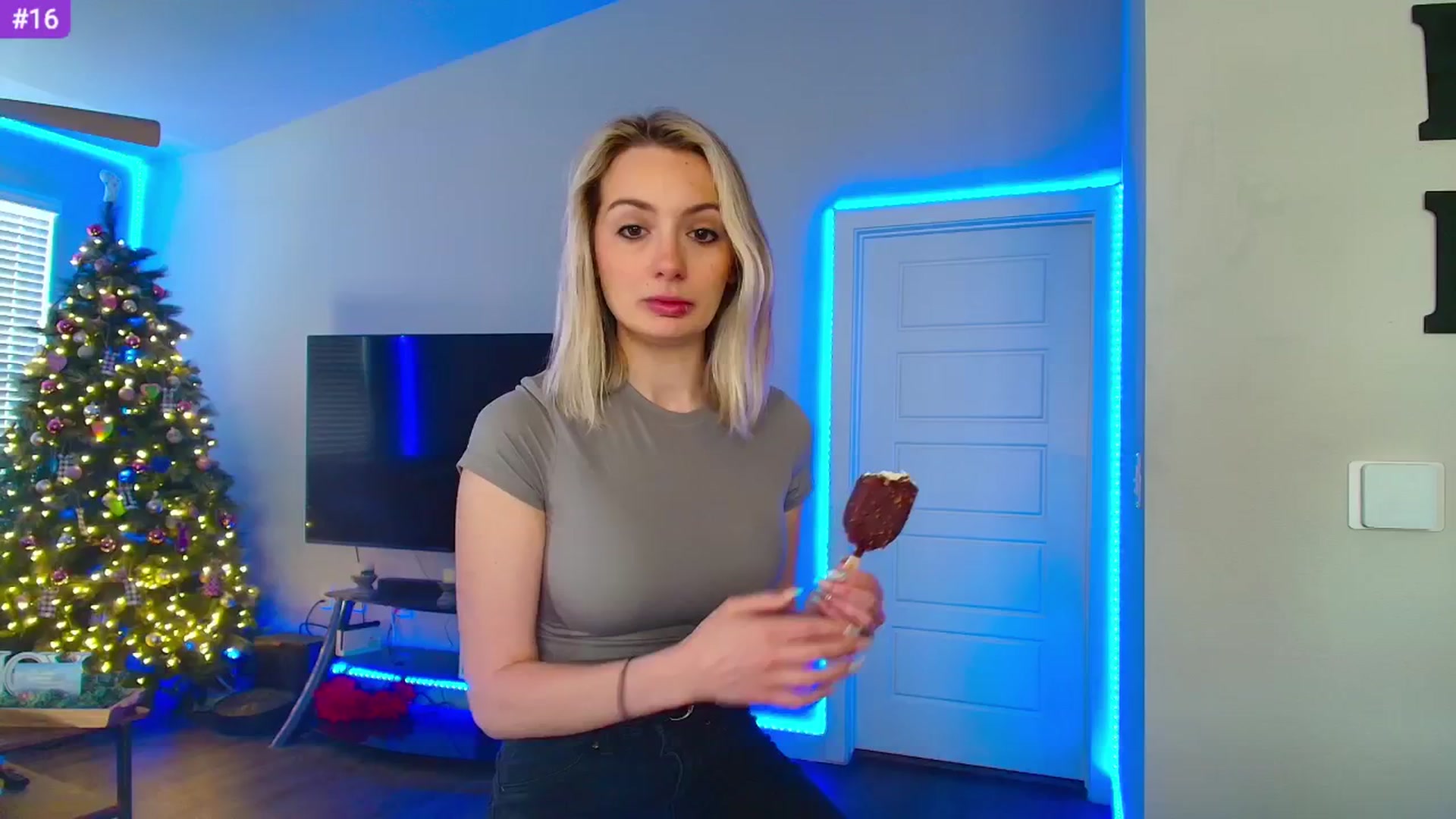 Gallery image thumbnail from Sammy_gray's myfreecams stream on, 04/16/2024, 24:03 image 4 of 20