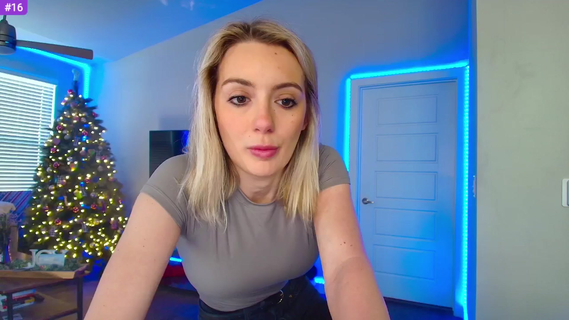 Gallery image thumbnail from Sammy_gray's myfreecams stream on, 04/16/2024, 24:03 image 8 of 20