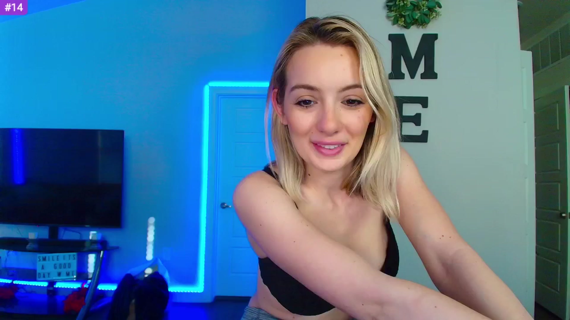 Gallery image thumbnail from Sammy_gray's myfreecams stream on, 04/18/2024, 02:00 image 10 of 20