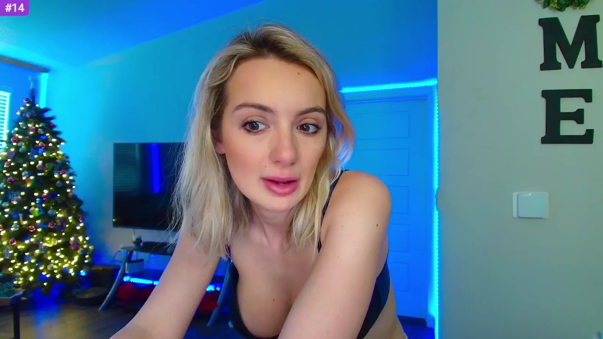 Gallery image thumbnail from Sammy_gray's myfreecams stream on, 04/19/2024, 24:01 image 19 of 20