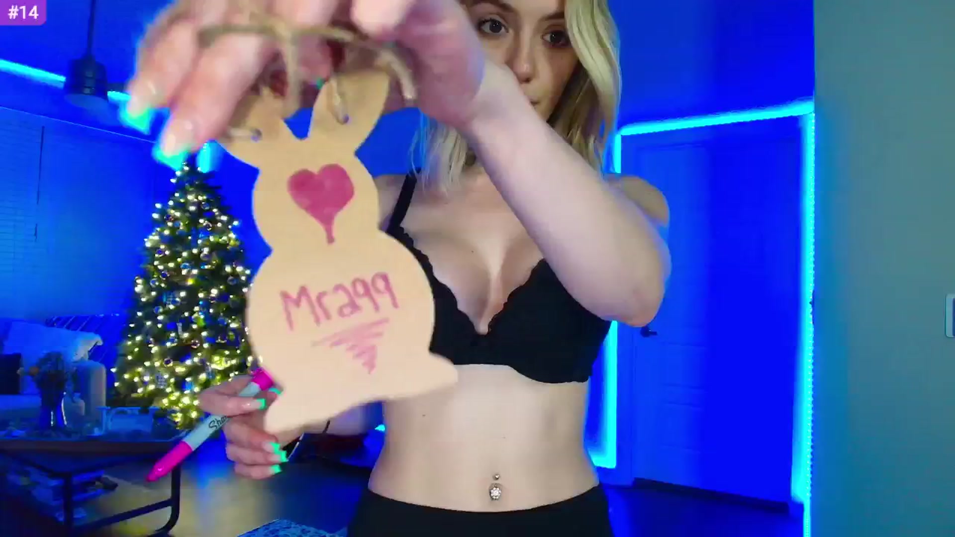 Gallery image thumbnail from Sammy_gray's myfreecams stream on, 04/20/2024, 06:10 image 8 of 20