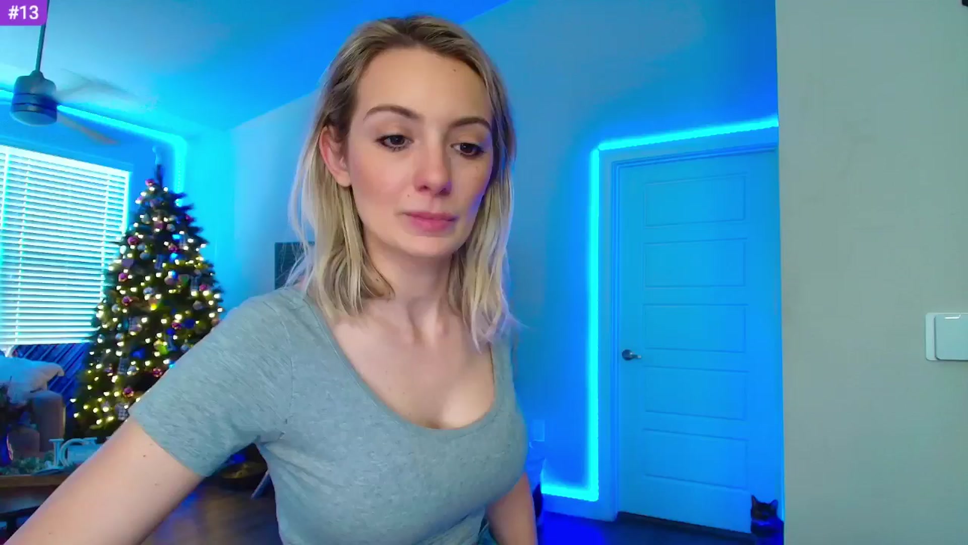 Gallery image thumbnail from Sammy_gray's myfreecams stream on, 04/22/2024, 24:03 image 7 of 20