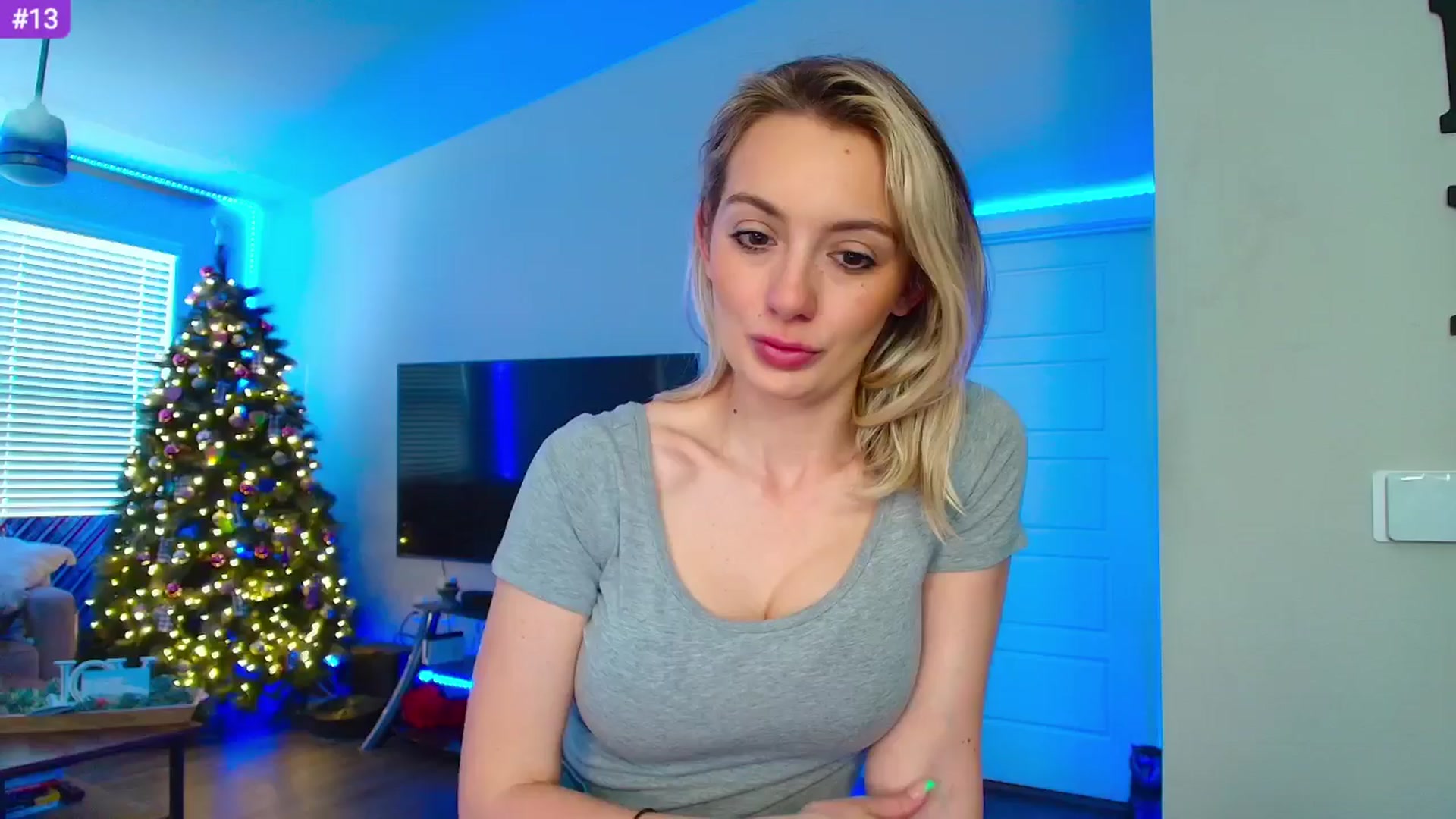 Gallery image thumbnail from Sammy_gray's myfreecams stream on, 04/22/2024, 24:03 image 6 of 20