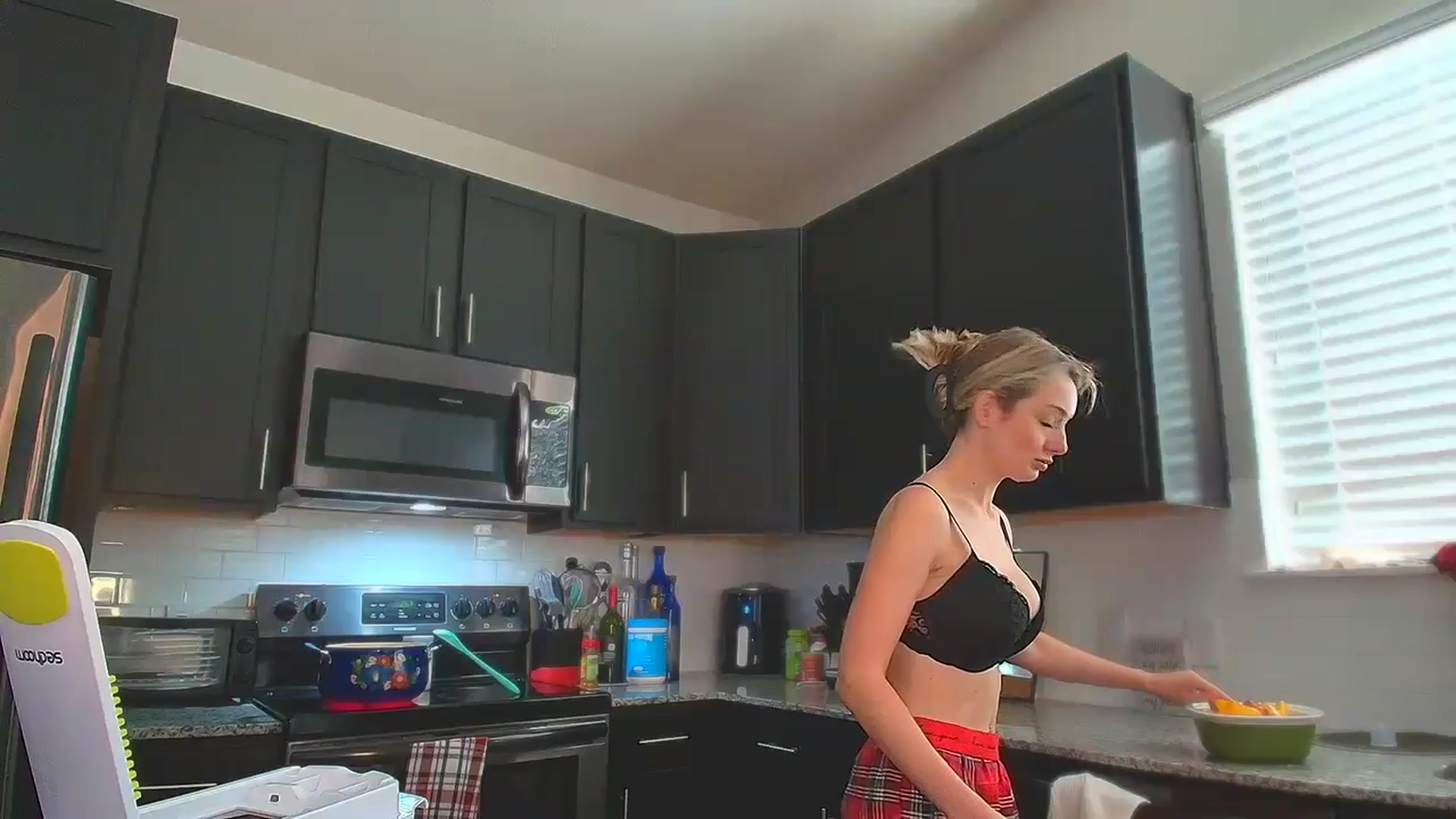 Gallery image thumbnail from Sammy_gray's myfreecams stream on, 05/23/2024, 23:46 image 3 of 20